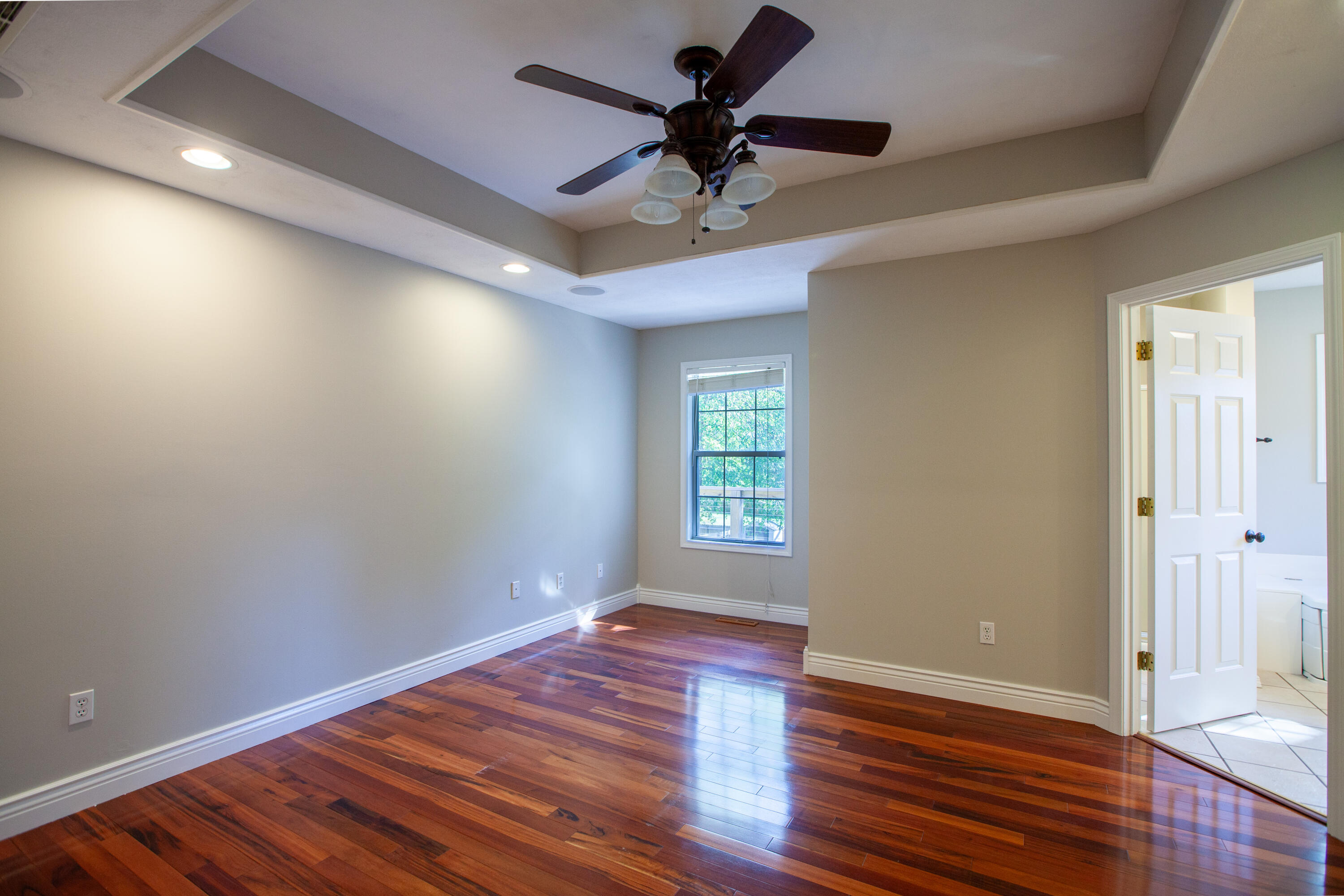 4310 South Mentor Avenue Property Photo 15