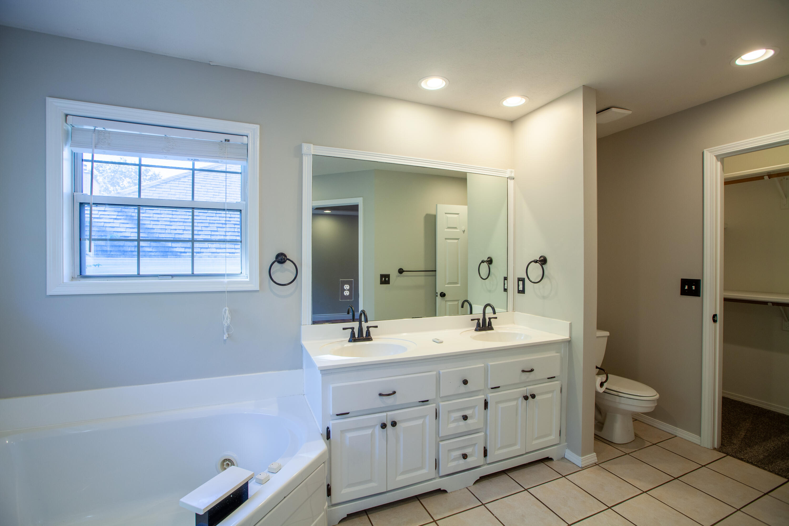 4310 South Mentor Avenue Property Photo 20