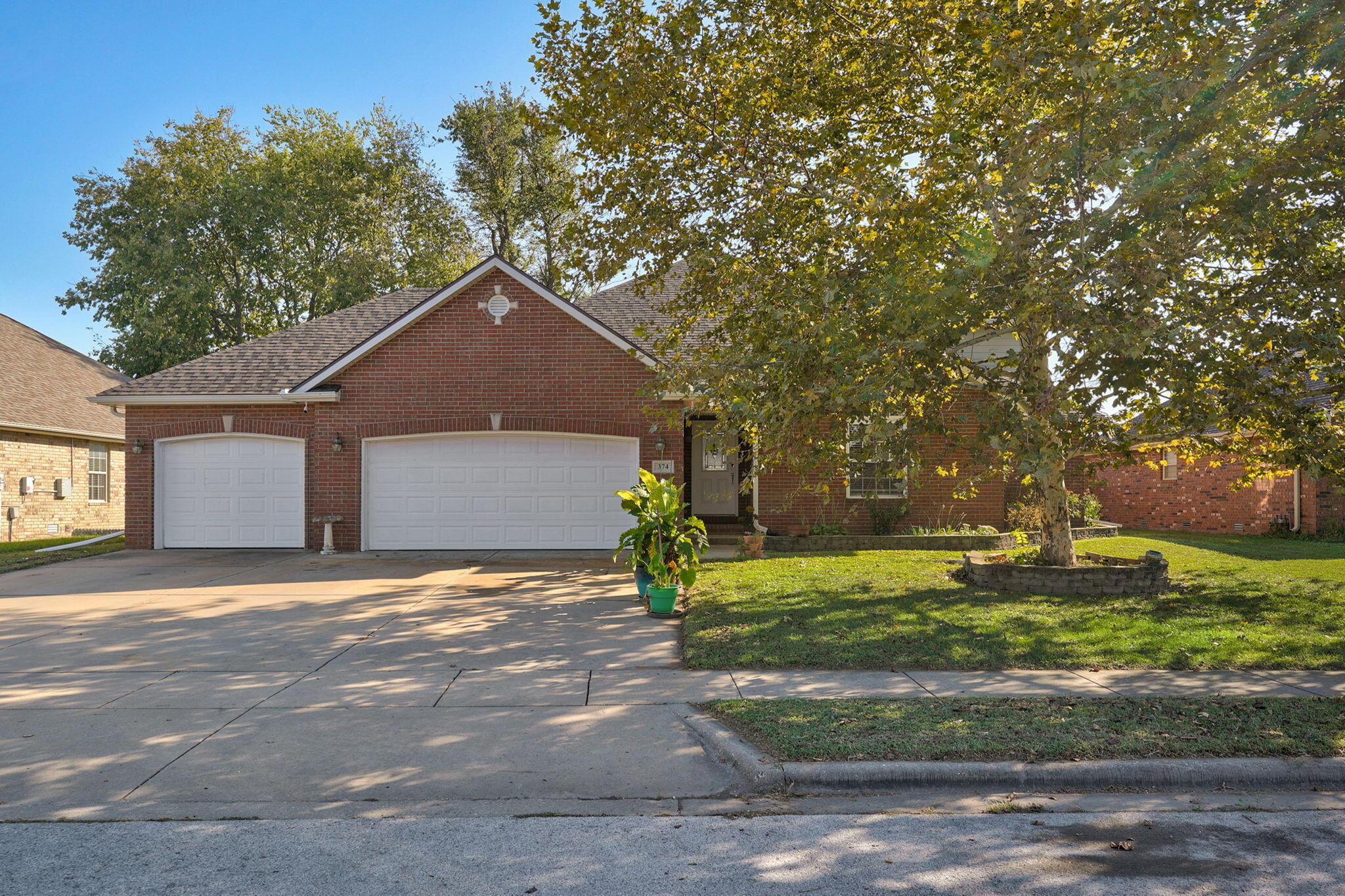 374 East Sequoia Street Property Photo 1