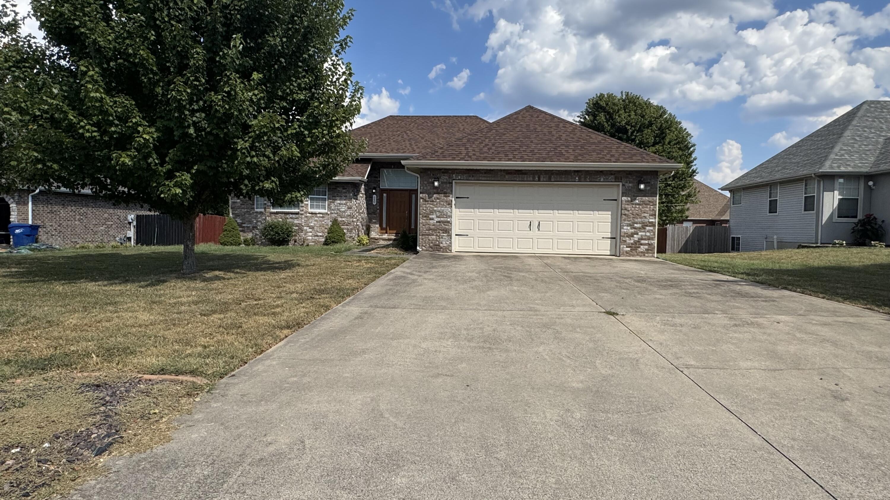 940 Bradford Court Property Photo 1
