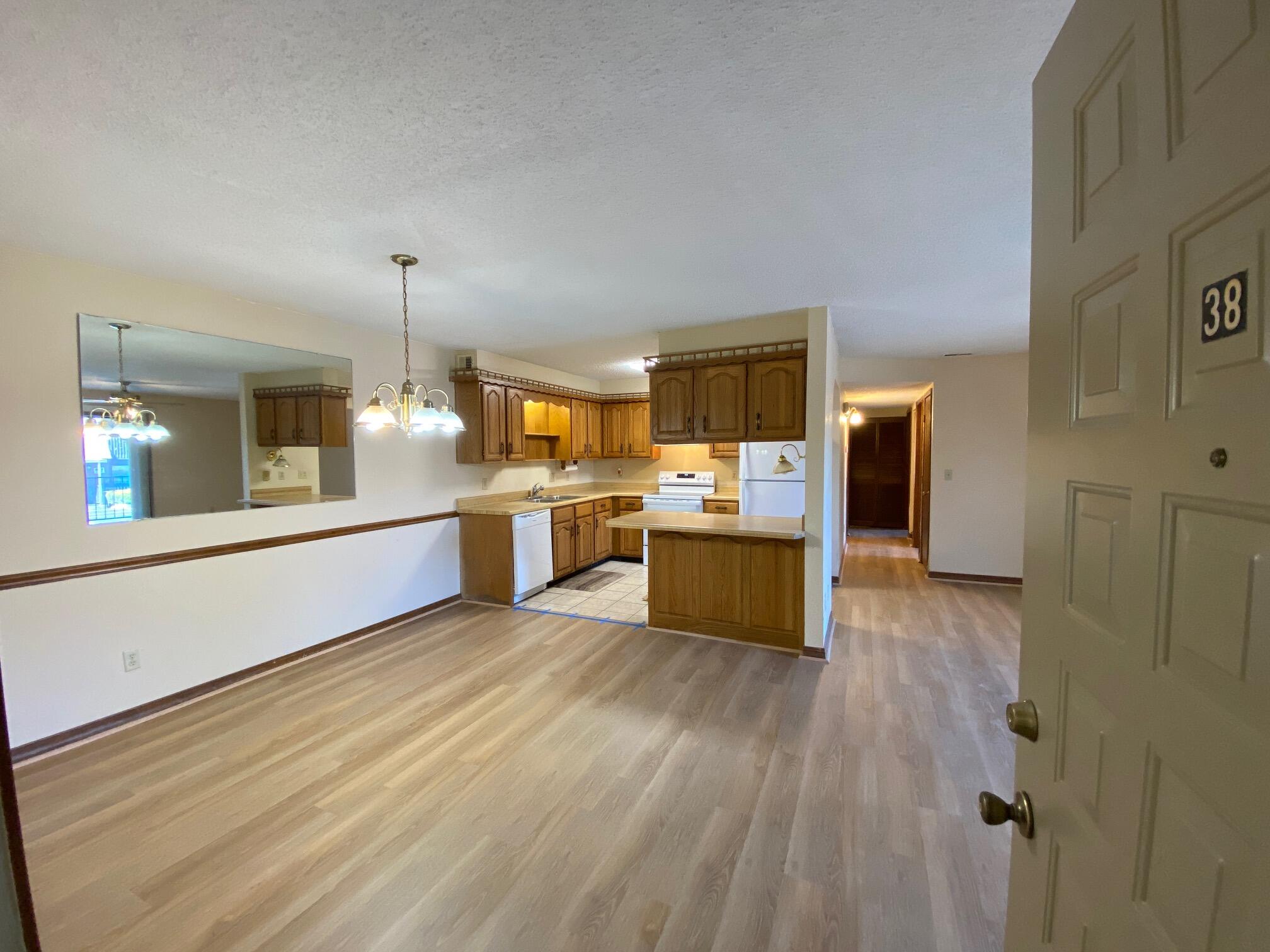 140 Wilshire Drive 38 Property Photo 4