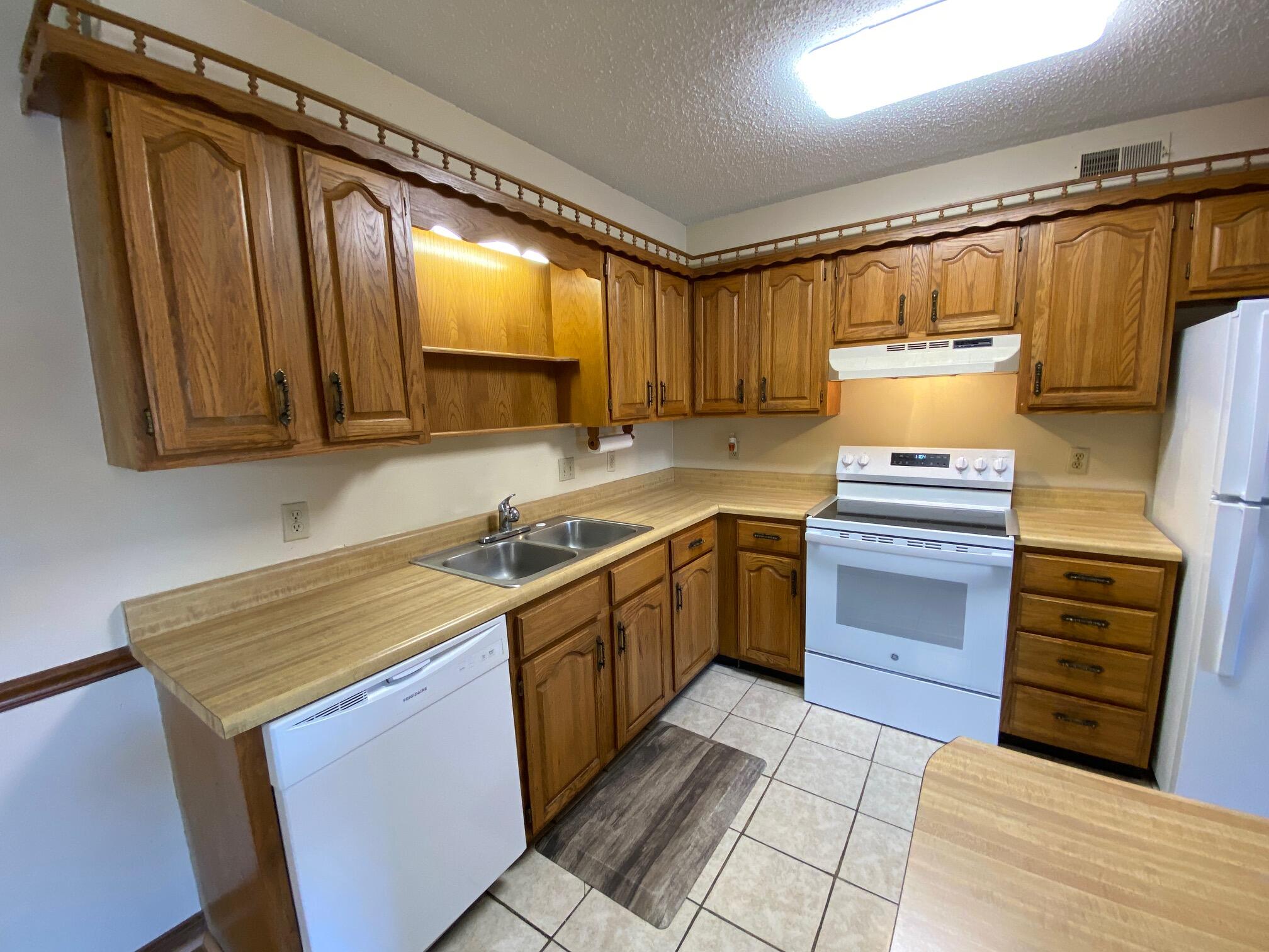 140 Wilshire Drive 38 Property Photo 6