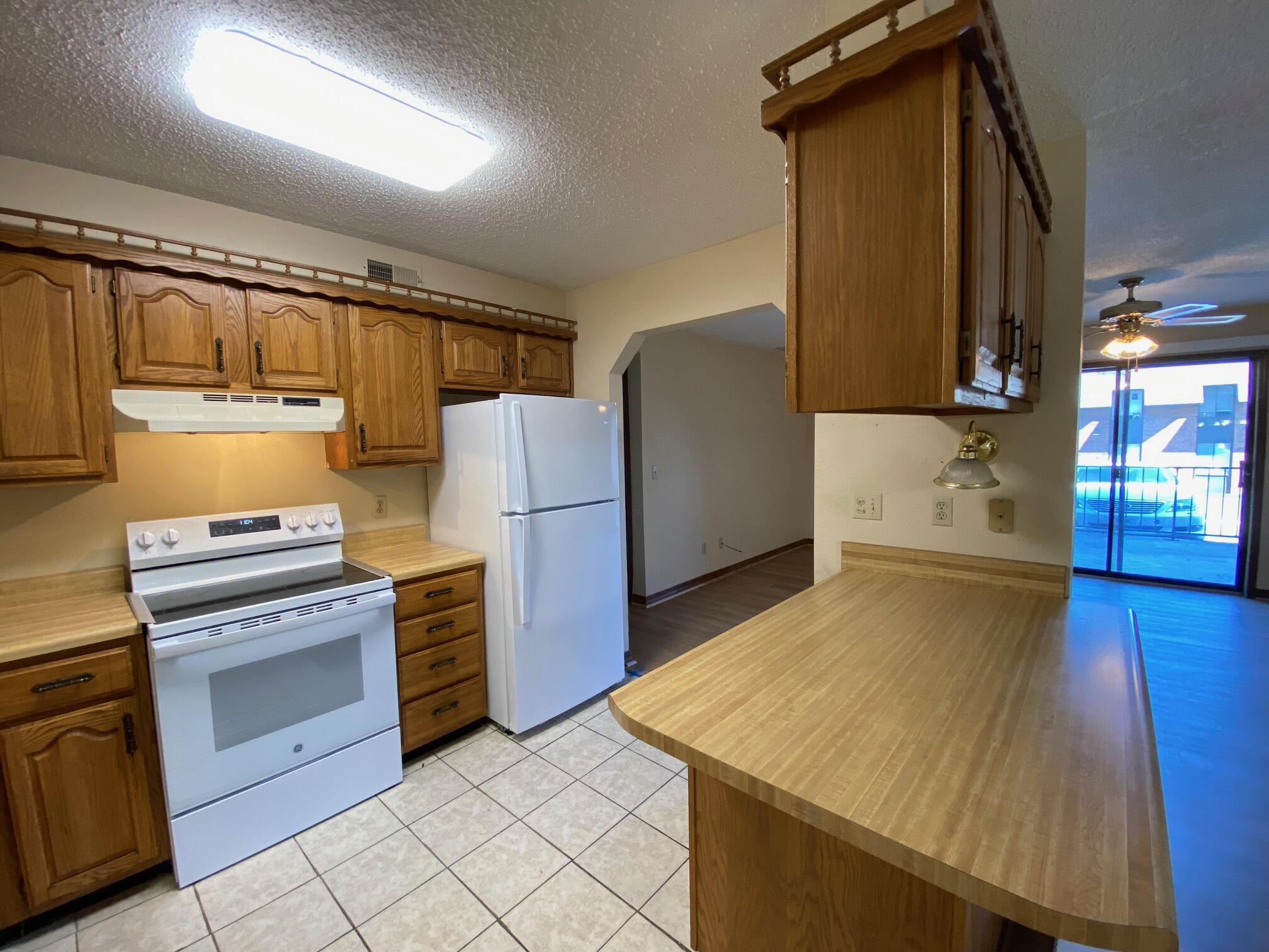 140 Wilshire Drive 38 Property Photo 7