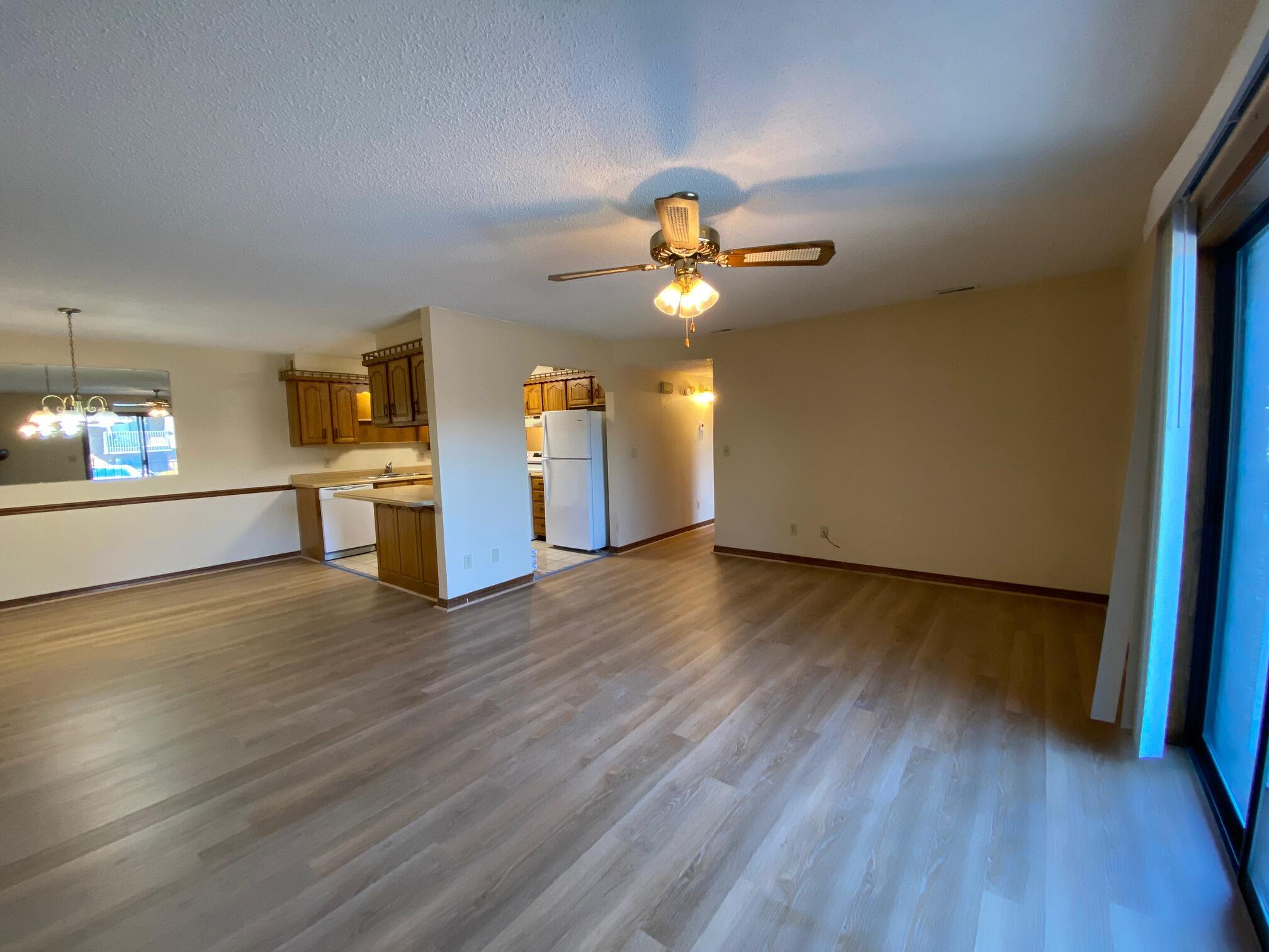 140 Wilshire Drive 38 Property Photo 8