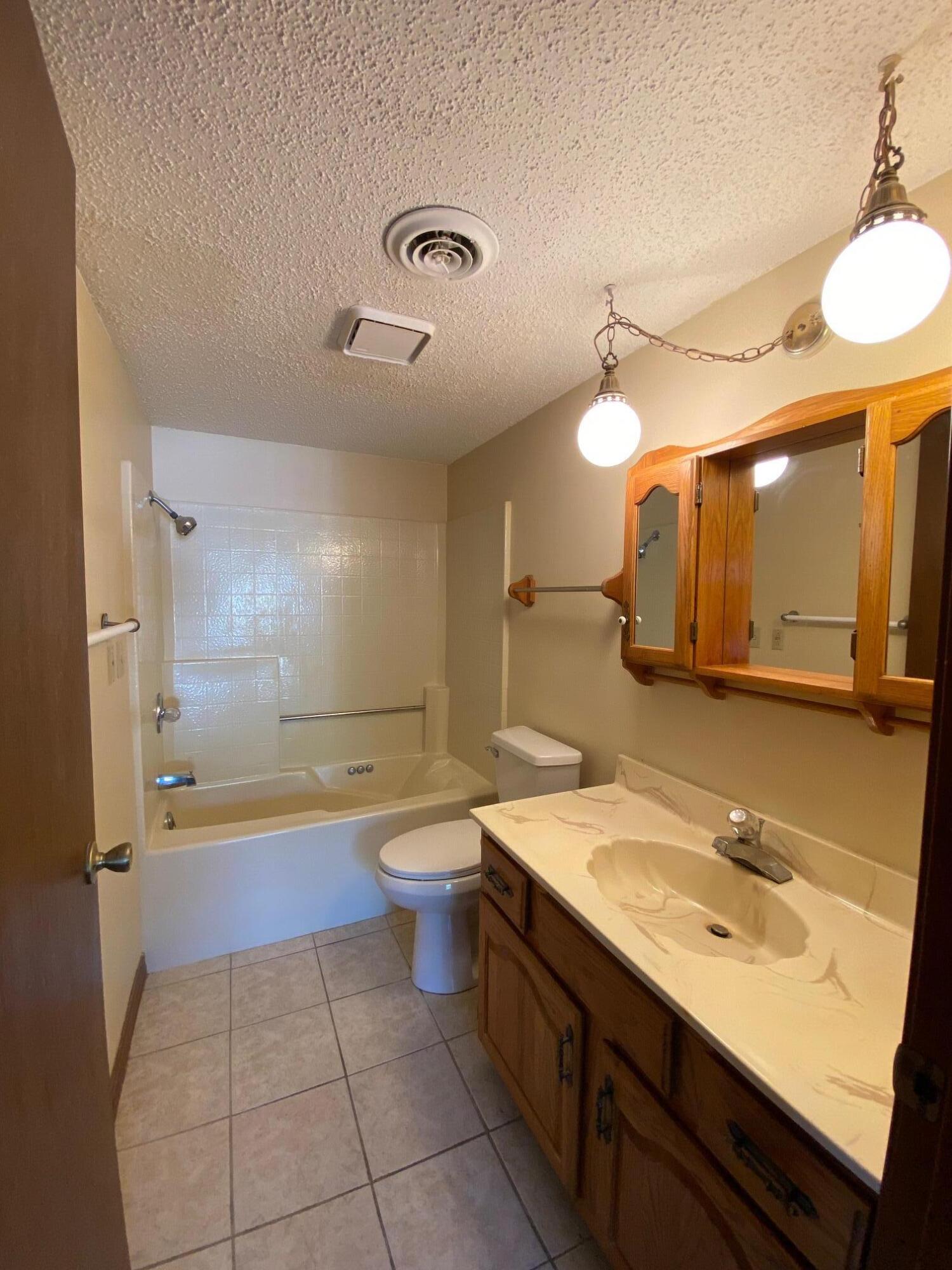 140 Wilshire Drive 38 Property Photo 12
