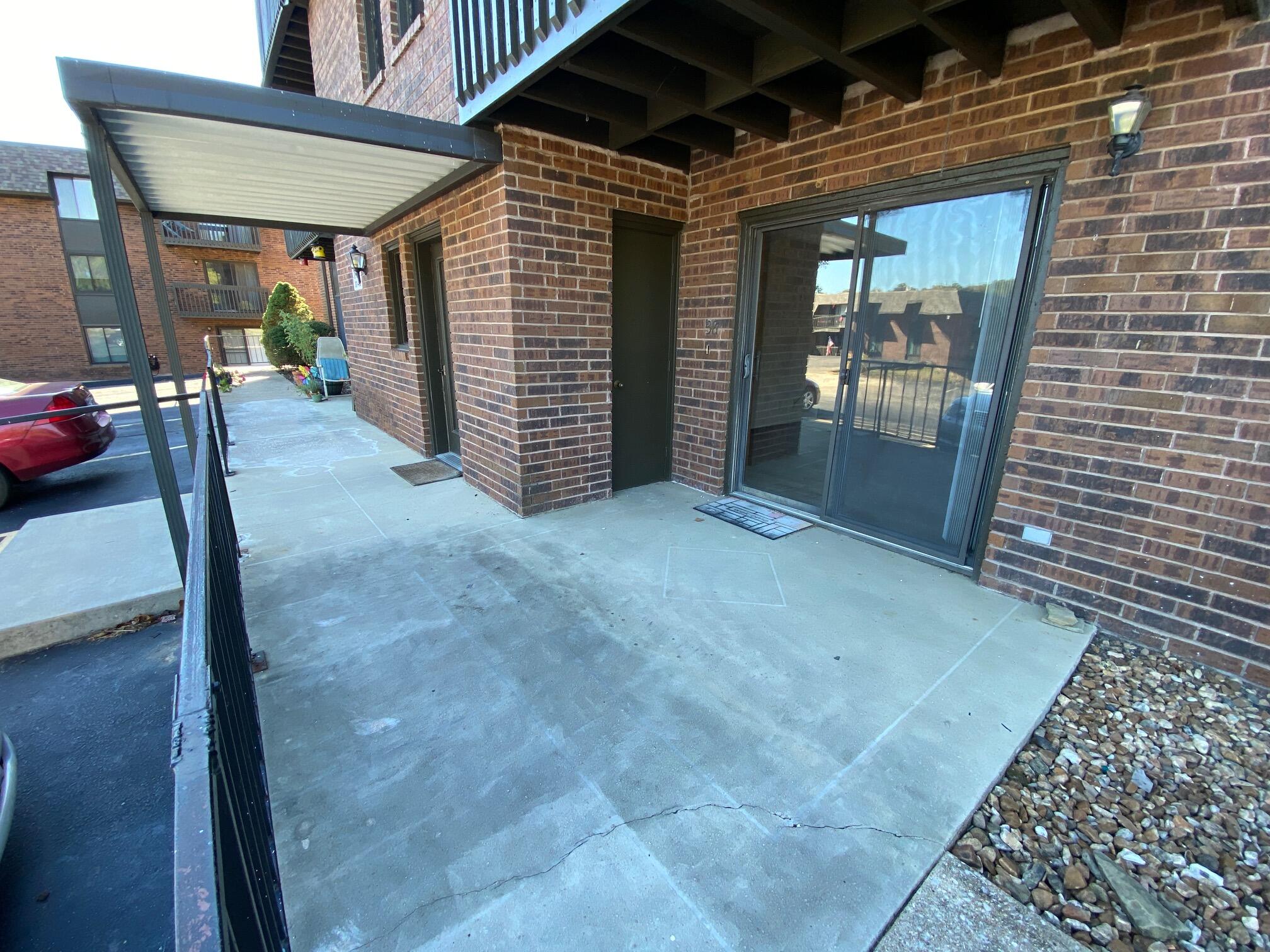 140 Wilshire Drive 38 Property Photo 16
