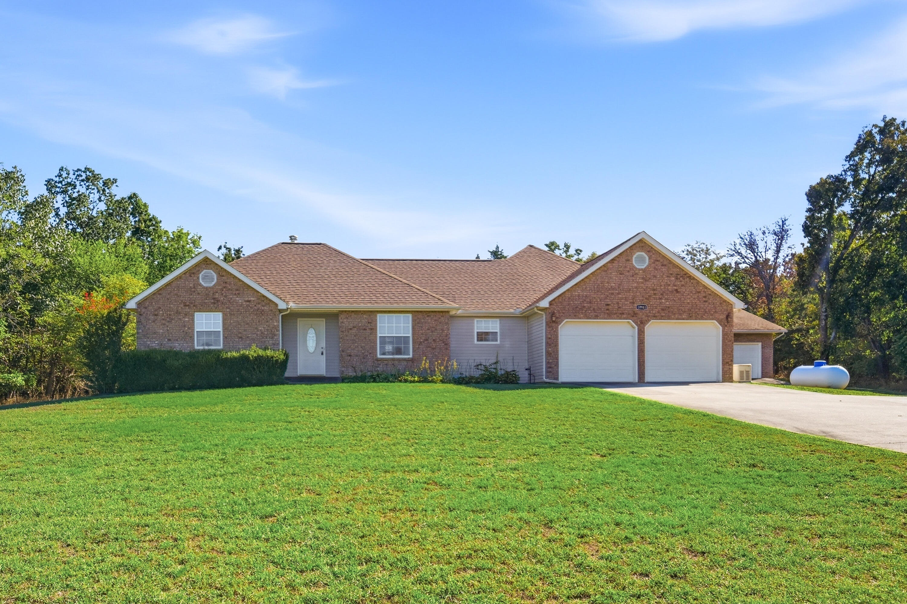10941 Holly Road Property Photo 1