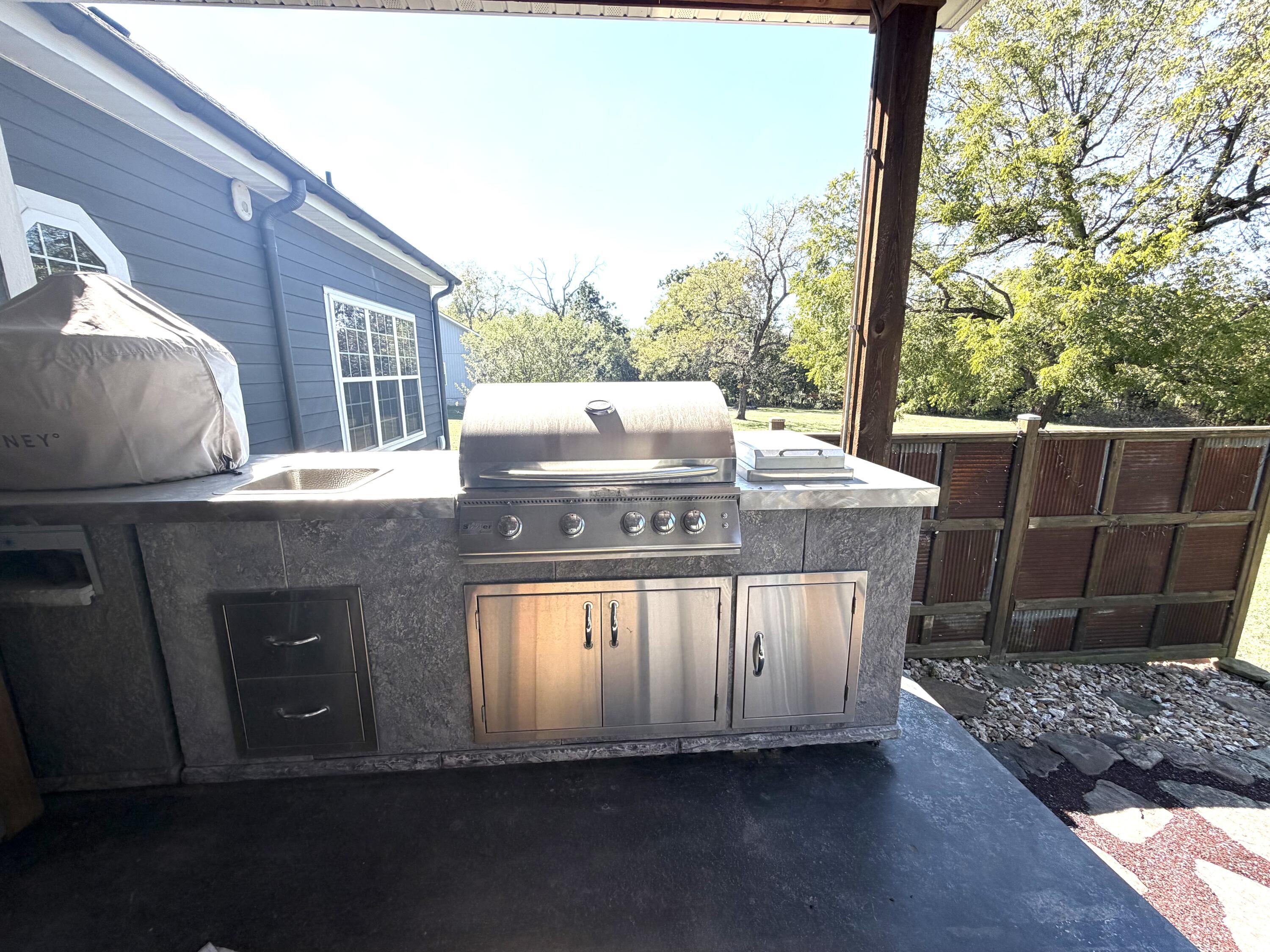8022 County Loop 202 Property Photo 6