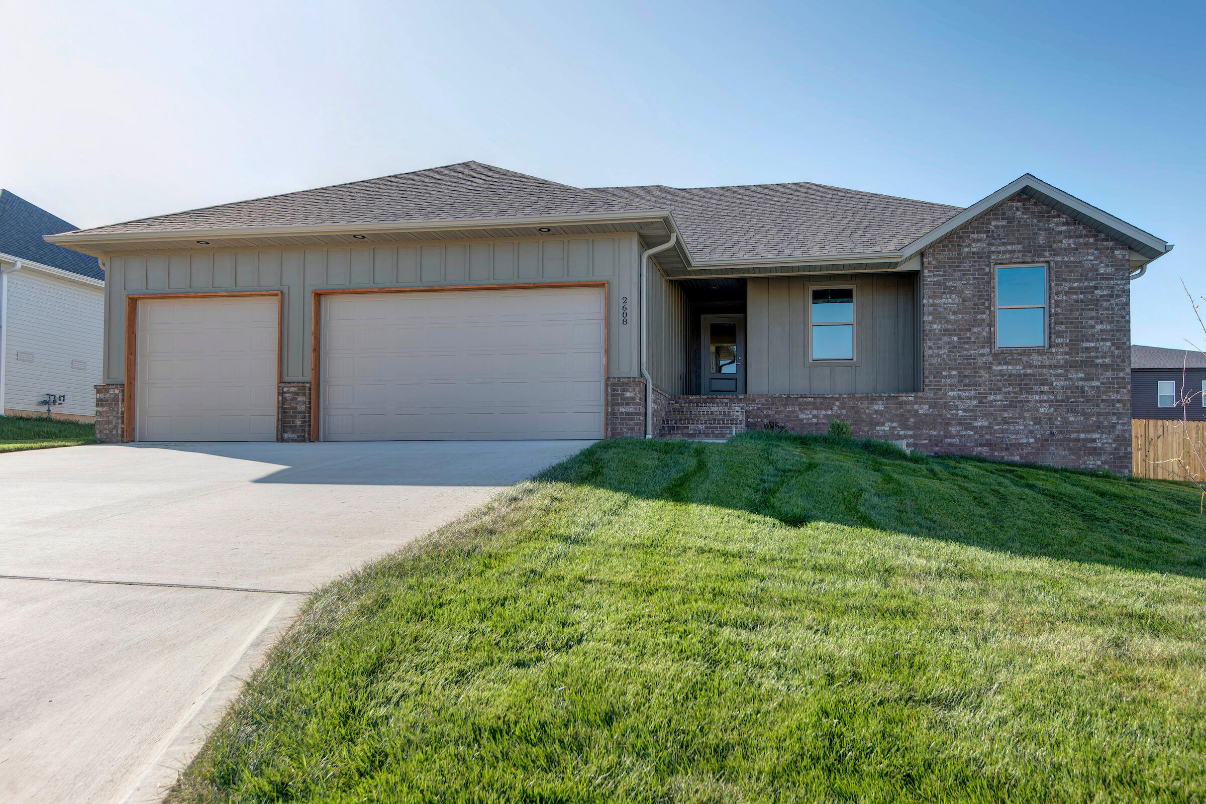 2608 West Pigeon Drive Property Photo 2