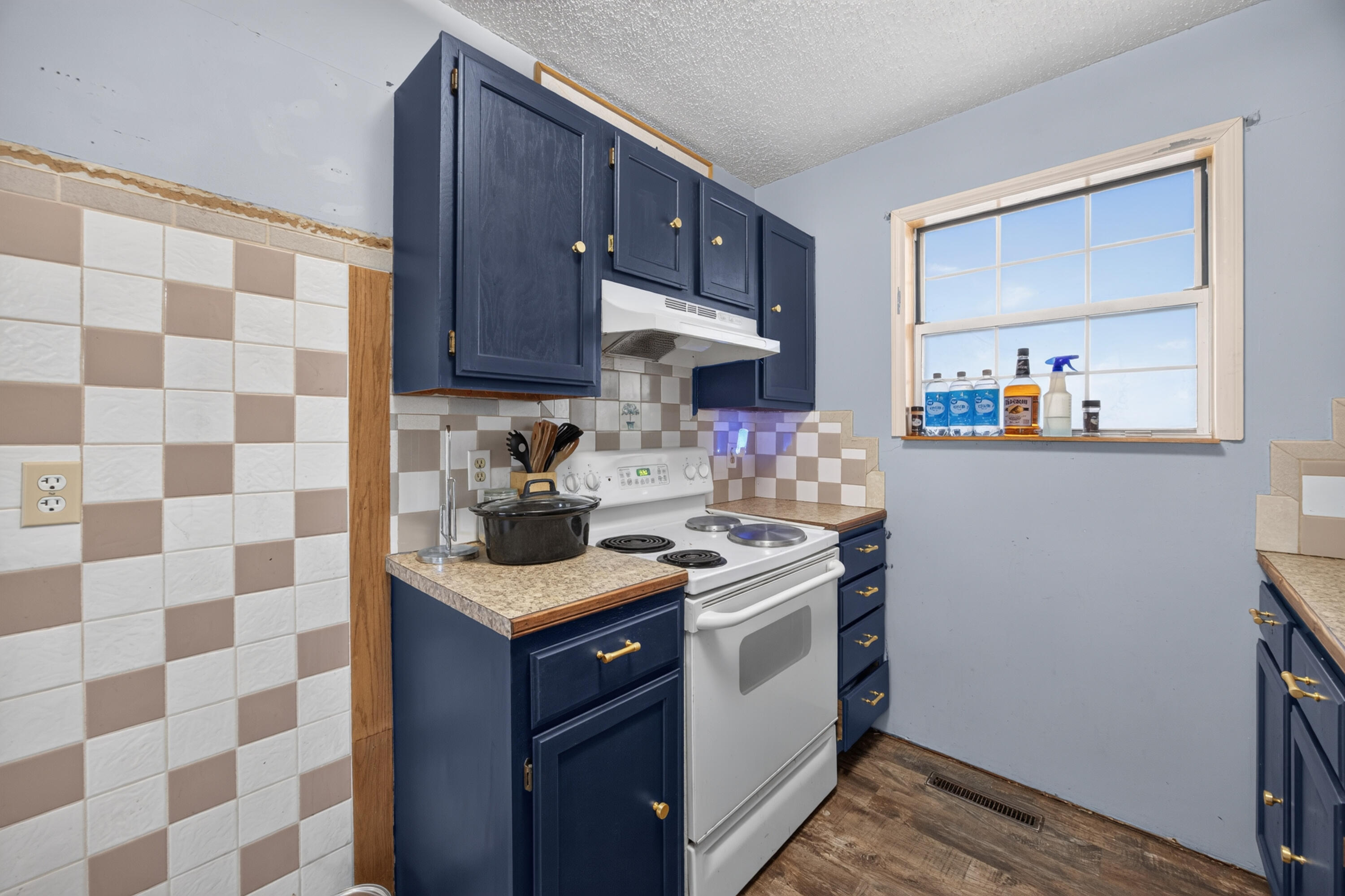 5627 South Dayton Avenue Property Photo 10