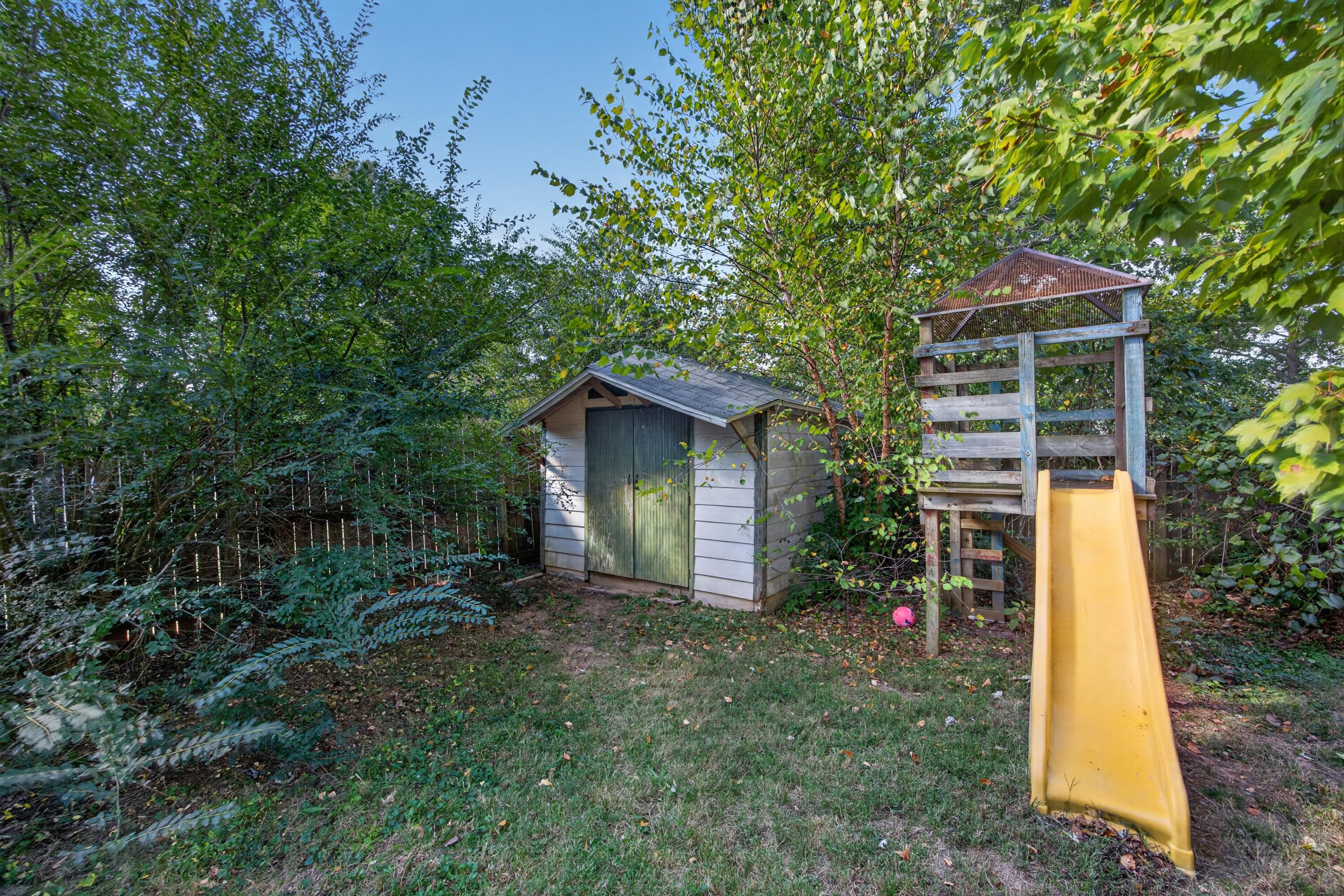 5627 South Dayton Avenue Property Photo 18