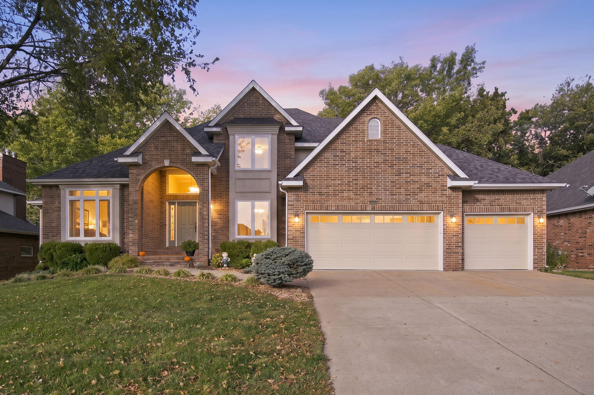 2113 South Pin Oak Drive Property Photo 1