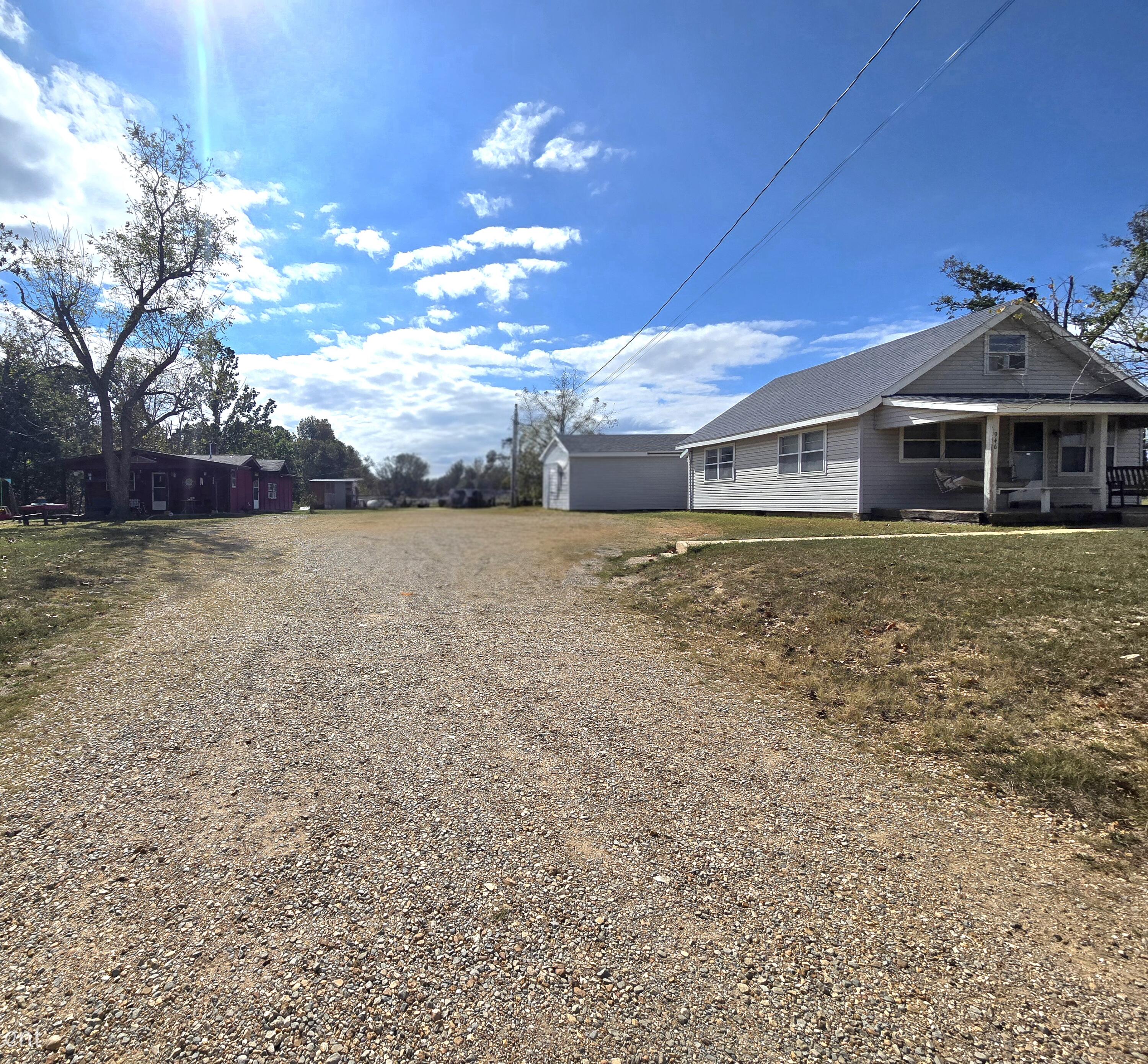 946 County Road 3670 Property Photo 1