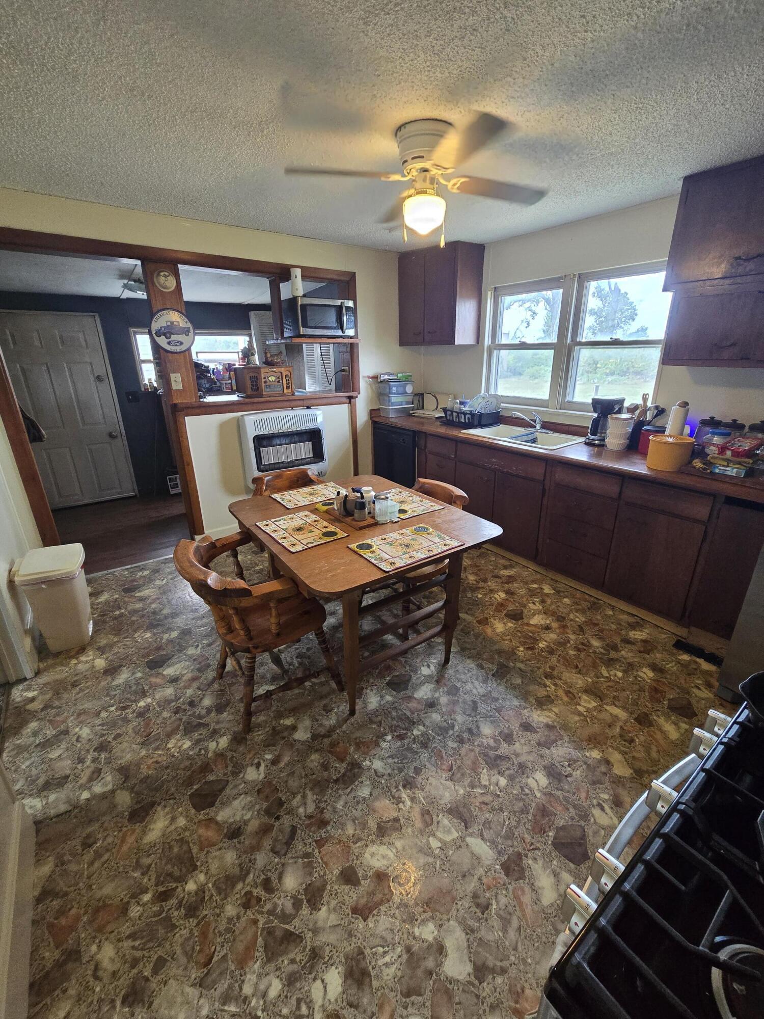 946 County Road 3670 Property Photo 4