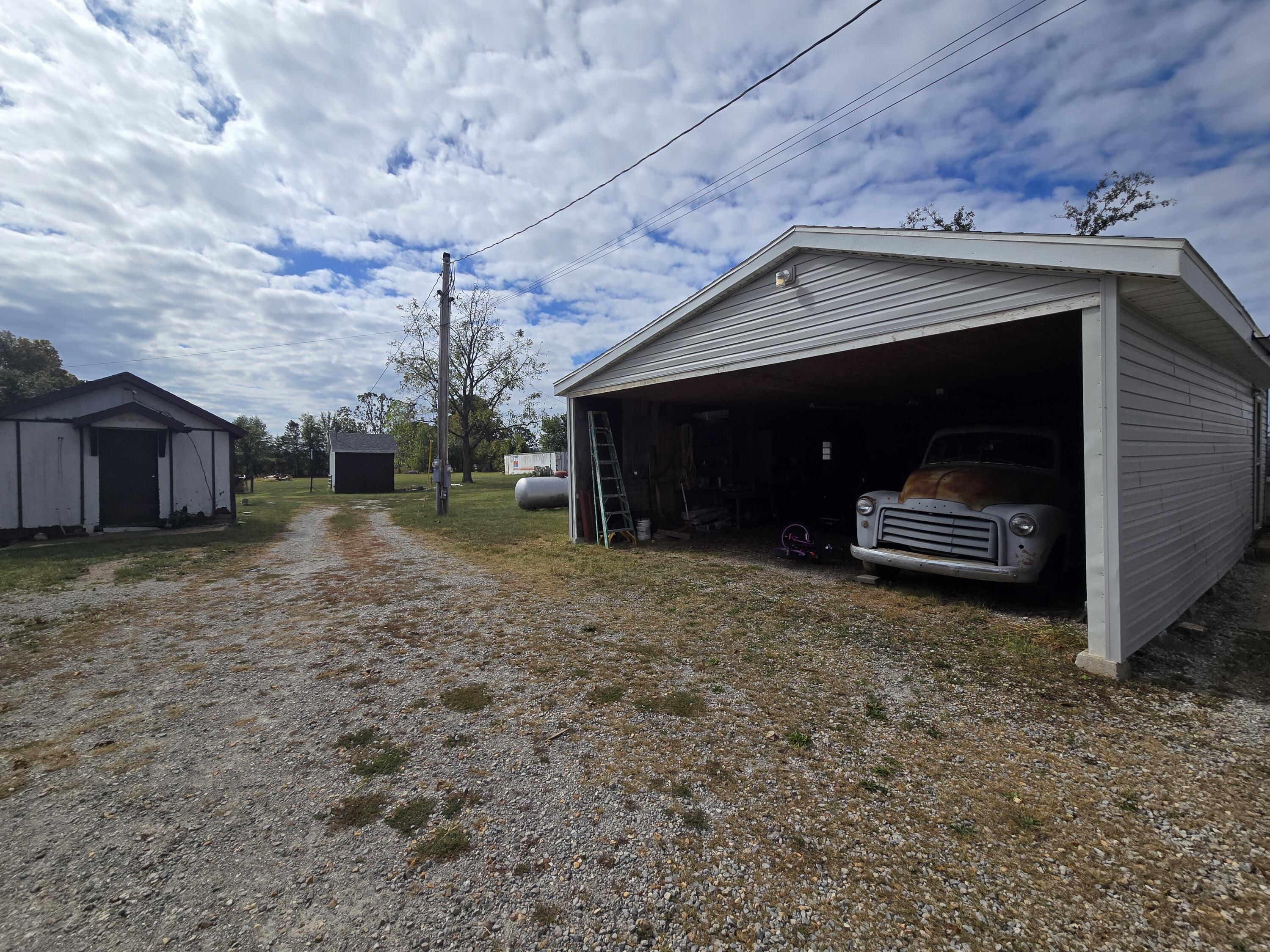 946 County Road 3670 Property Photo 16