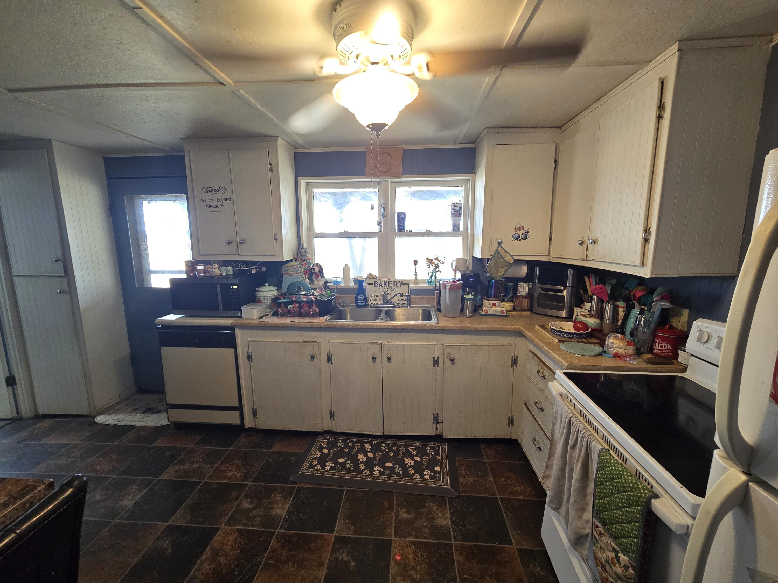 946 County Road 3670 Property Photo 36
