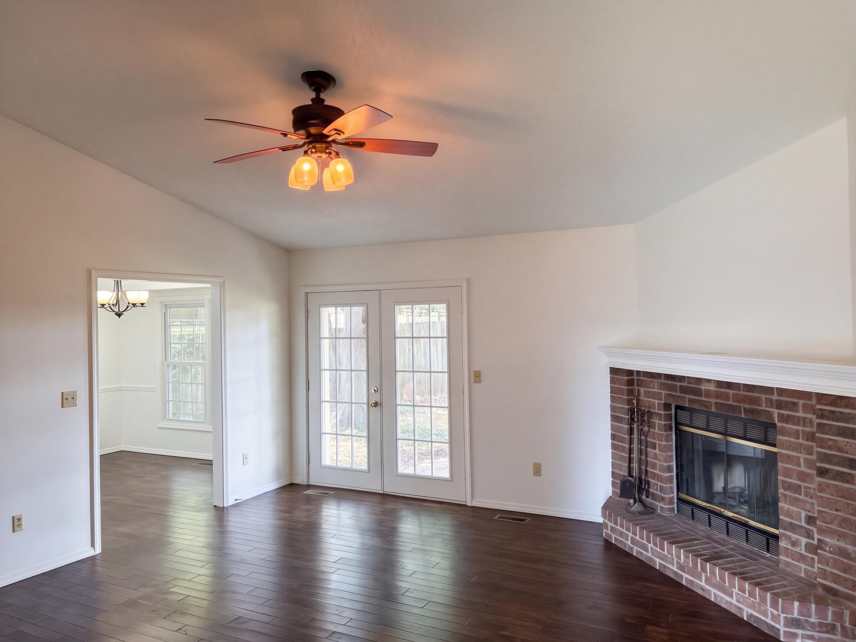 3651 South Meadowlark Avenue Property Photo 2