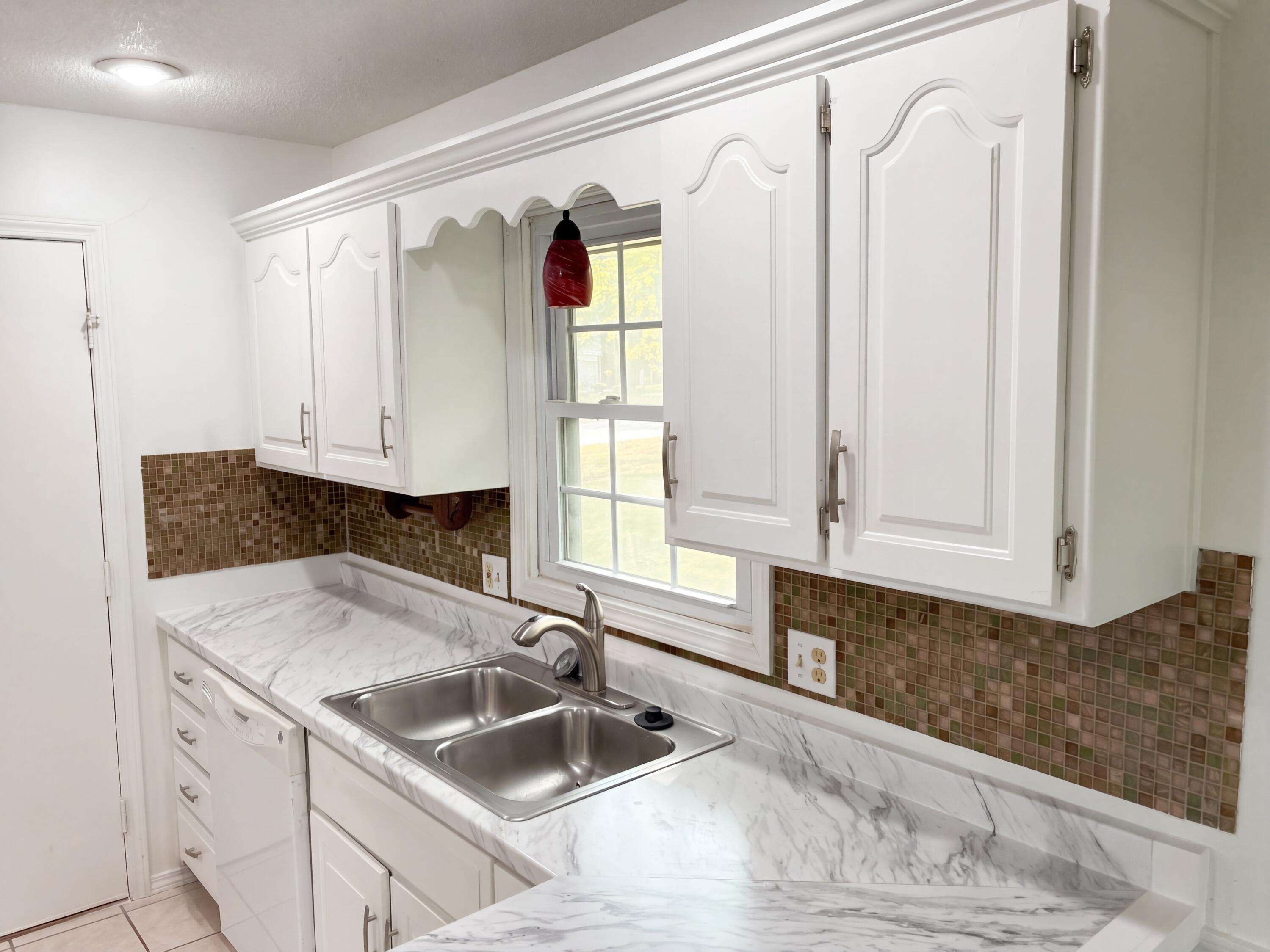 3651 South Meadowlark Avenue Property Photo 6