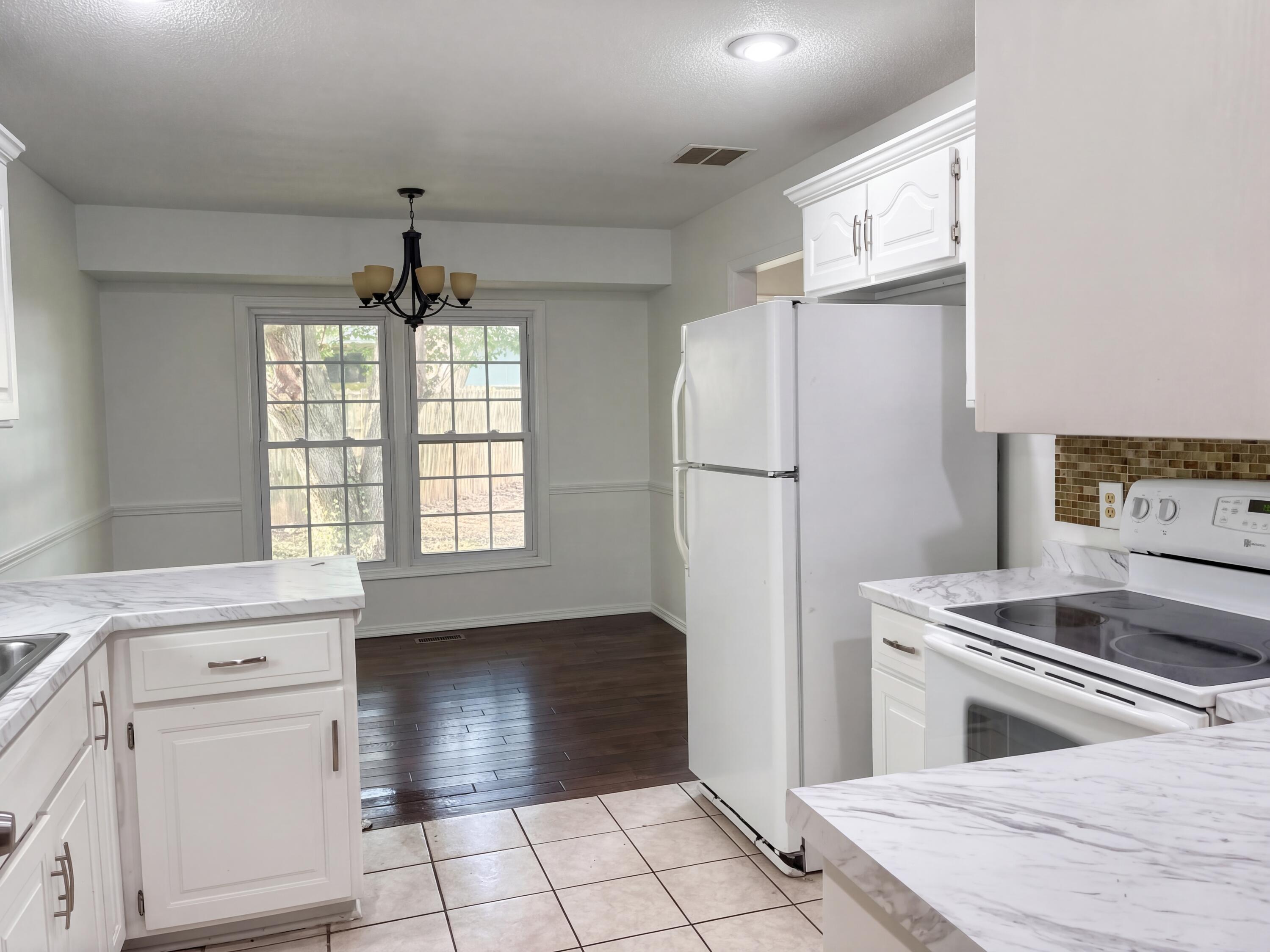 3651 South Meadowlark Avenue Property Photo 7