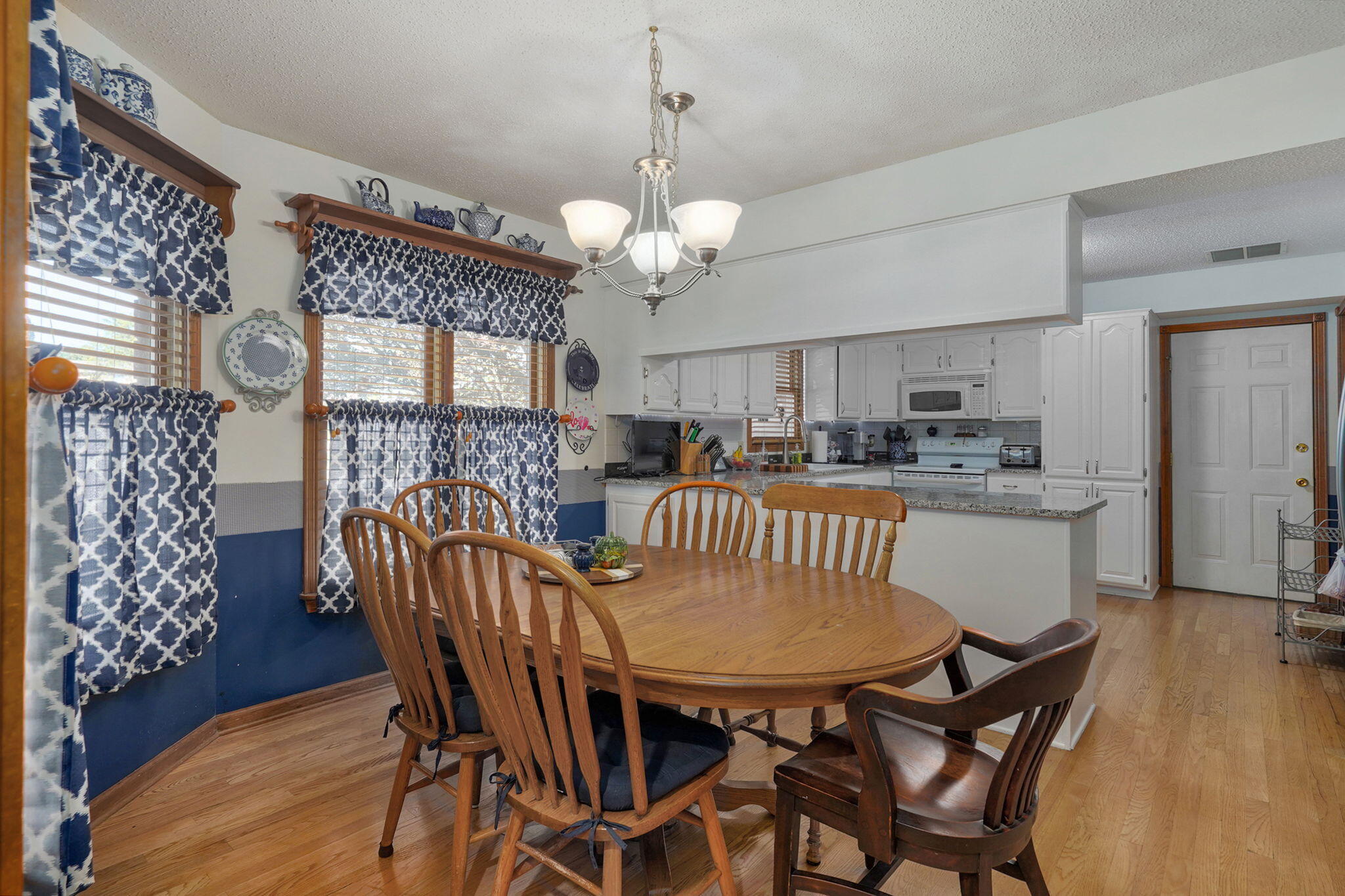 5102 South Elizabeth Avenue Property Photo 7