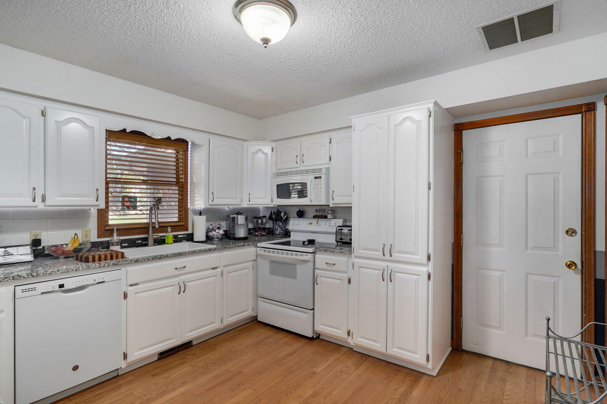 5102 South Elizabeth Avenue Property Photo 11
