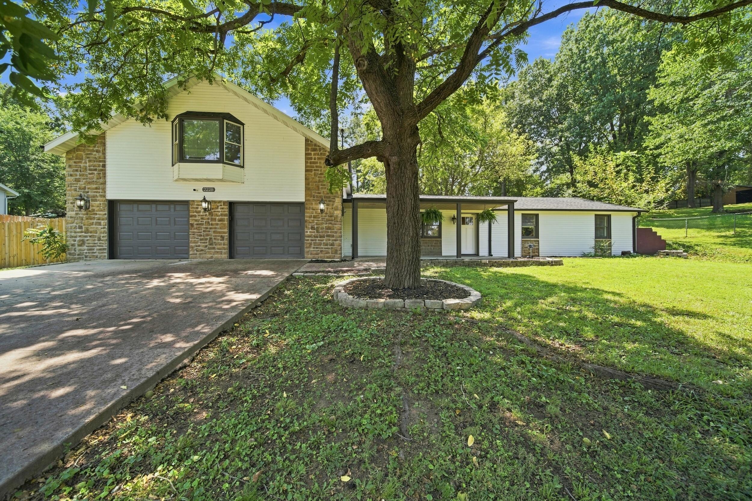 2228 East Huntington Street Property Photo 1