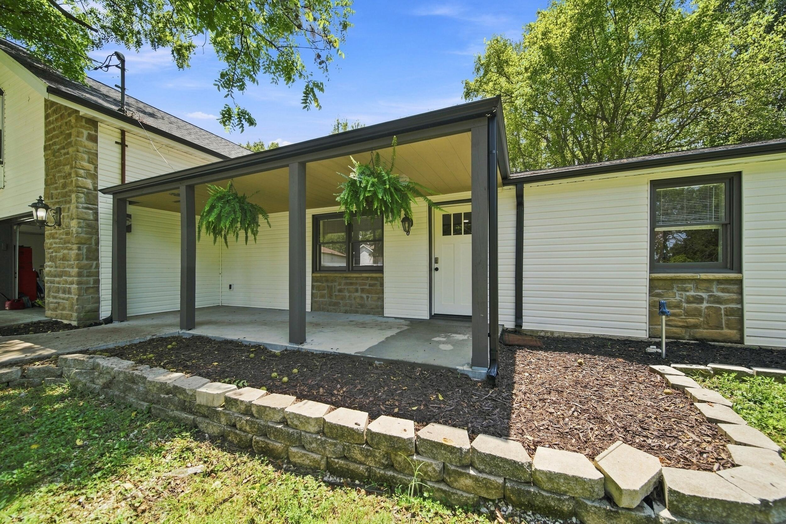 2228 East Huntington Street Property Photo 3