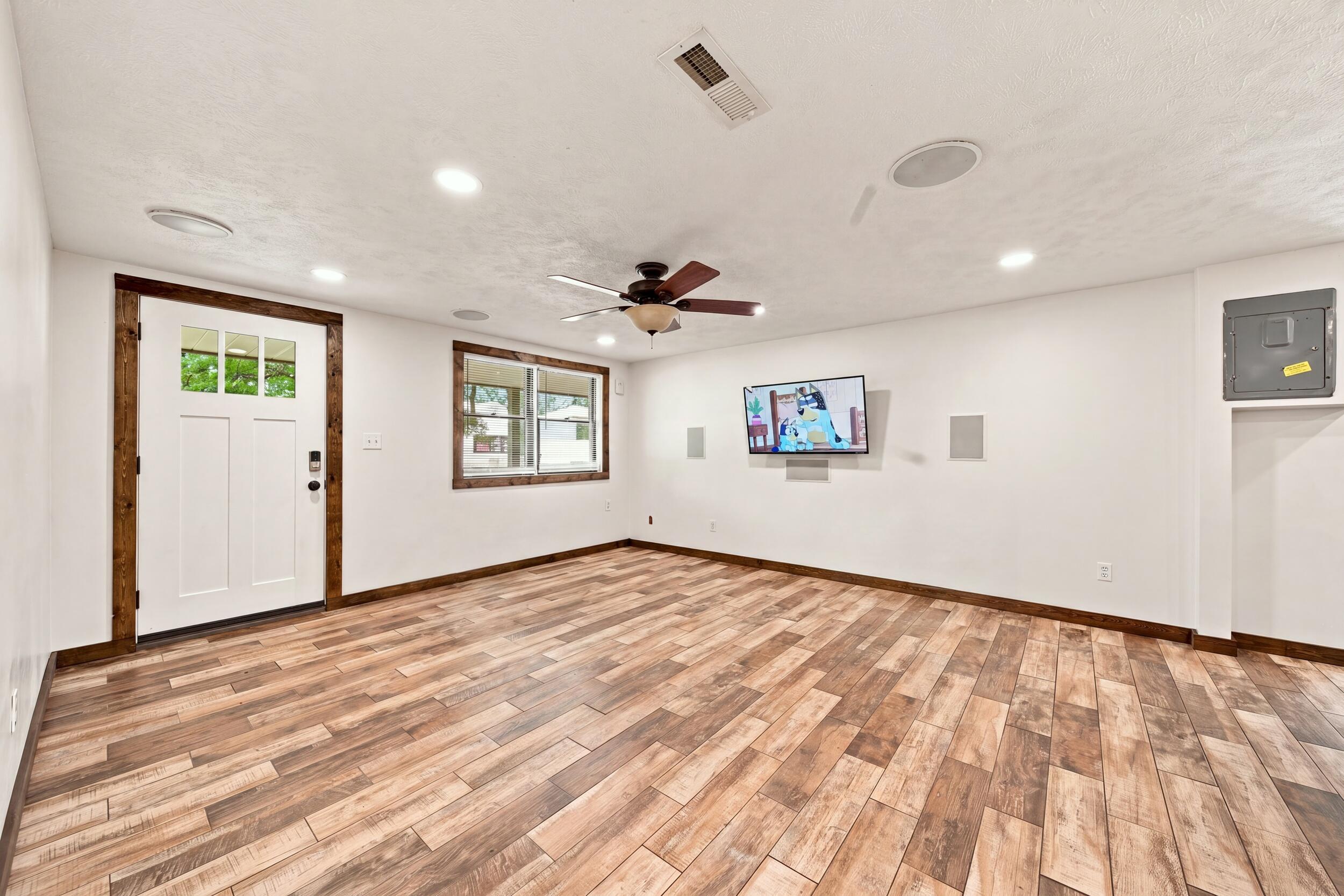 2228 East Huntington Street Property Photo 5
