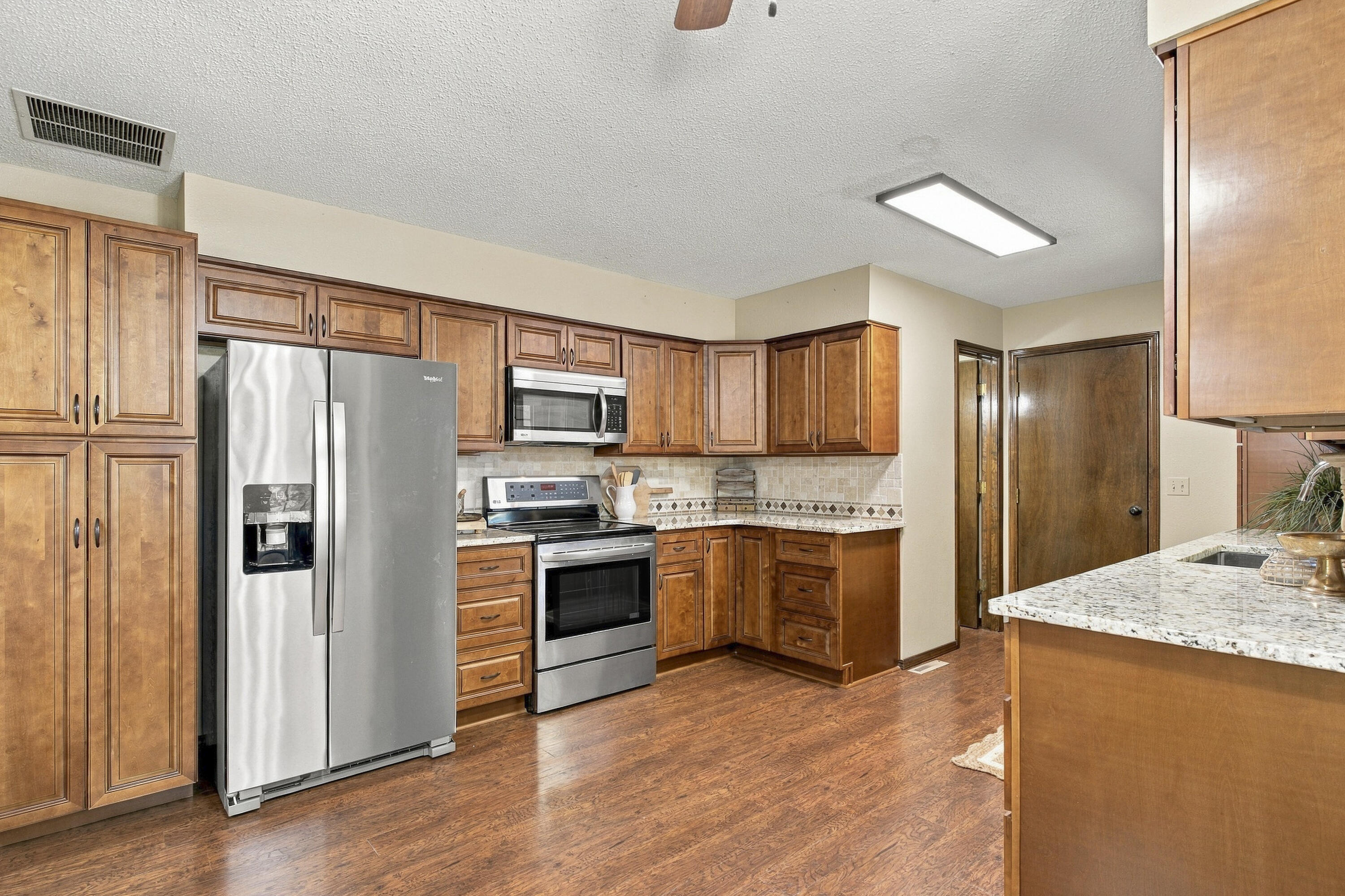 2527 South Camber Avenue Property Photo 16
