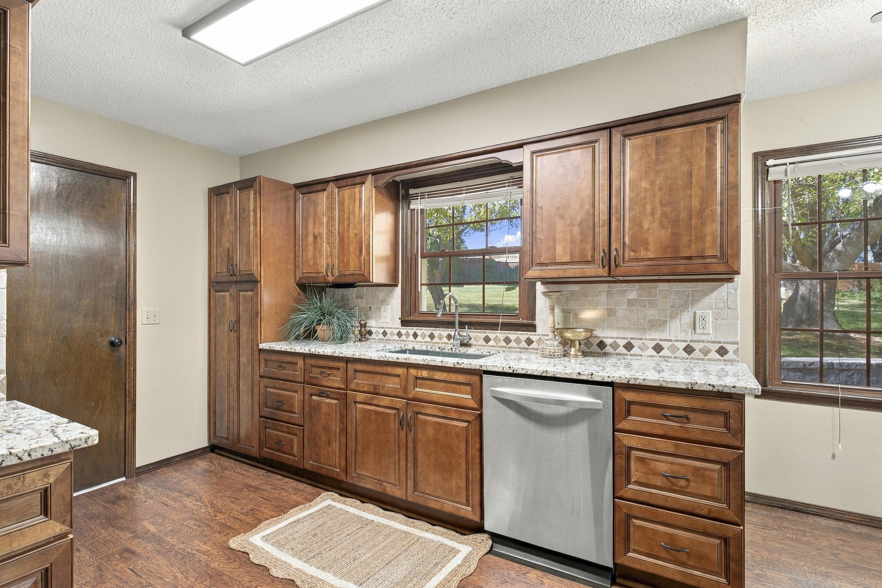 2527 South Camber Avenue Property Photo 18