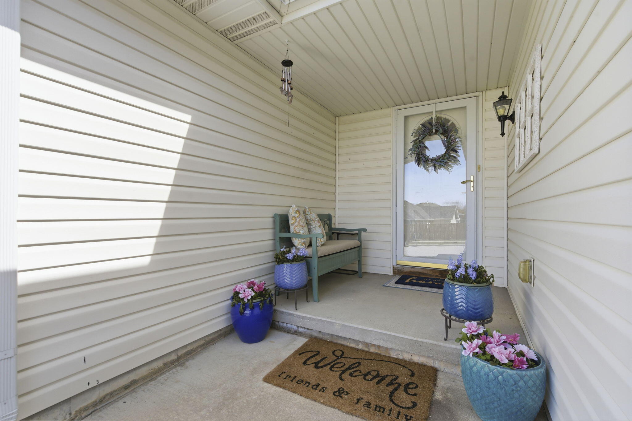 982 South Redwood Street Property Photo 4