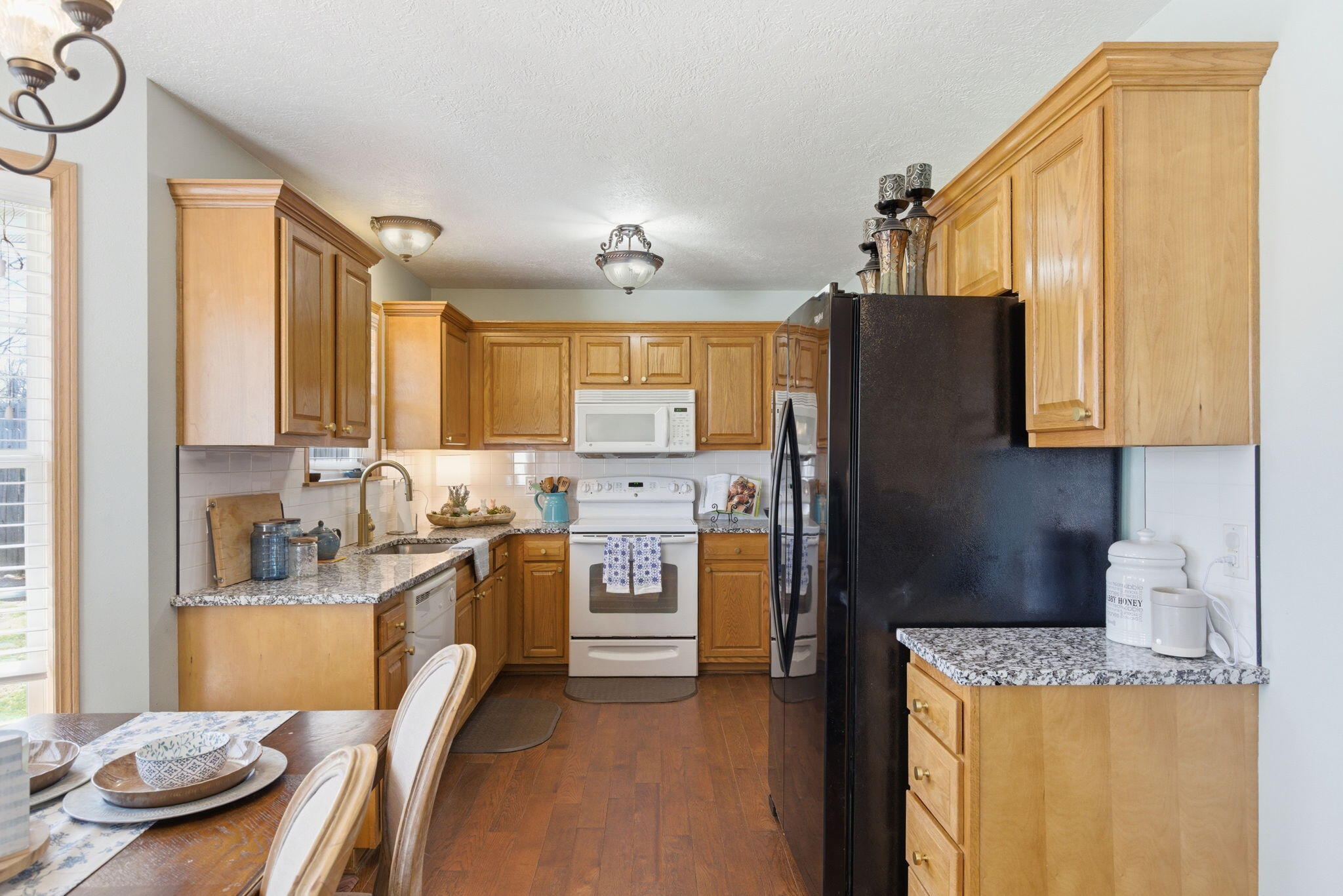 982 South Redwood Street Property Photo 13