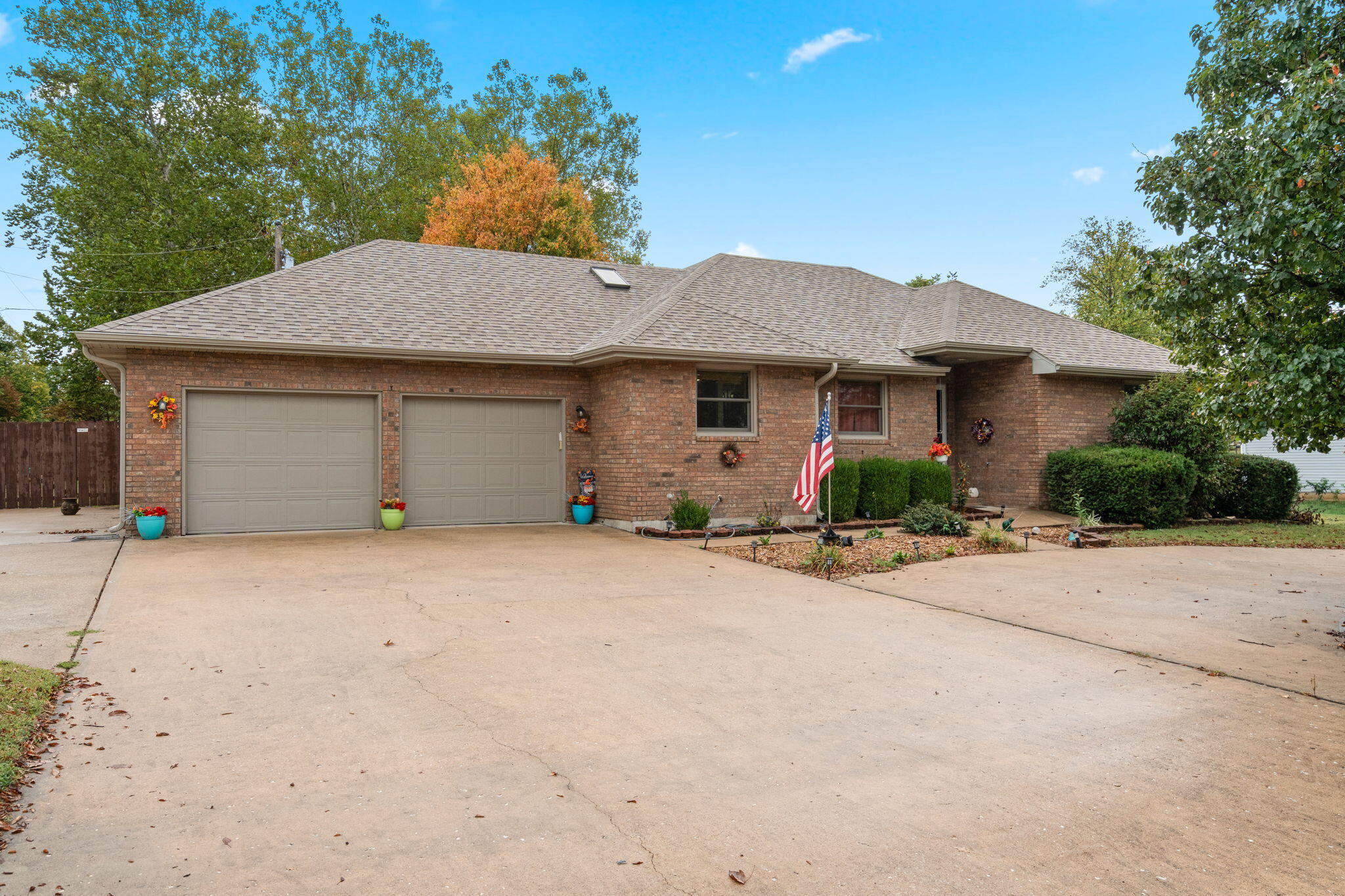 1102 Highland Drive Property Photo 1