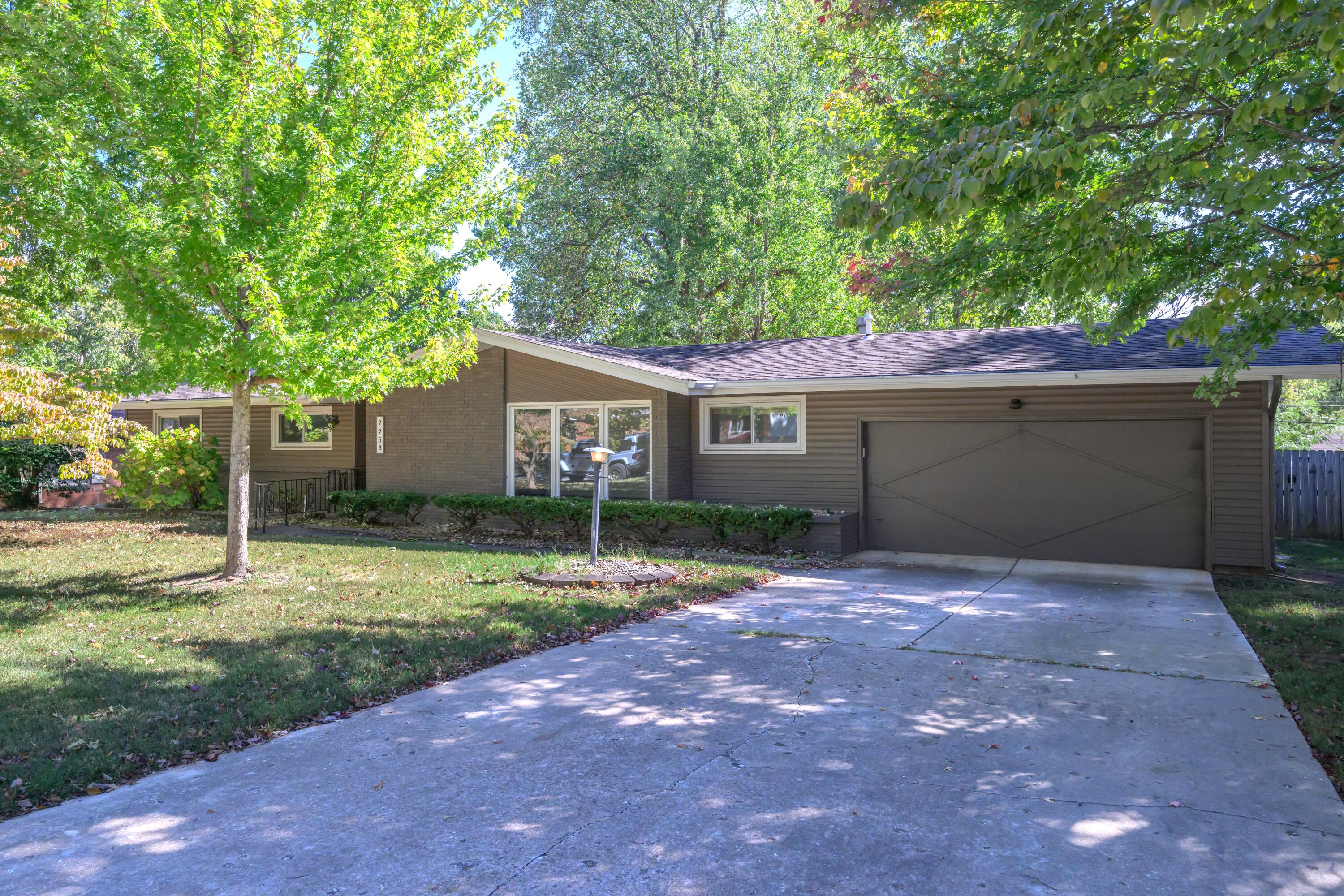 2258 East Mirabeau Street Property Photo 1