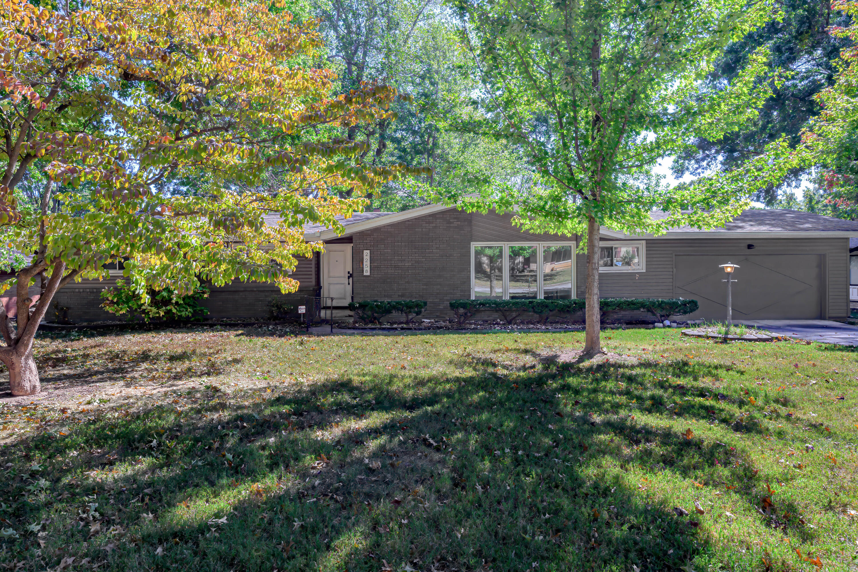 2258 East Mirabeau Street Property Photo 3