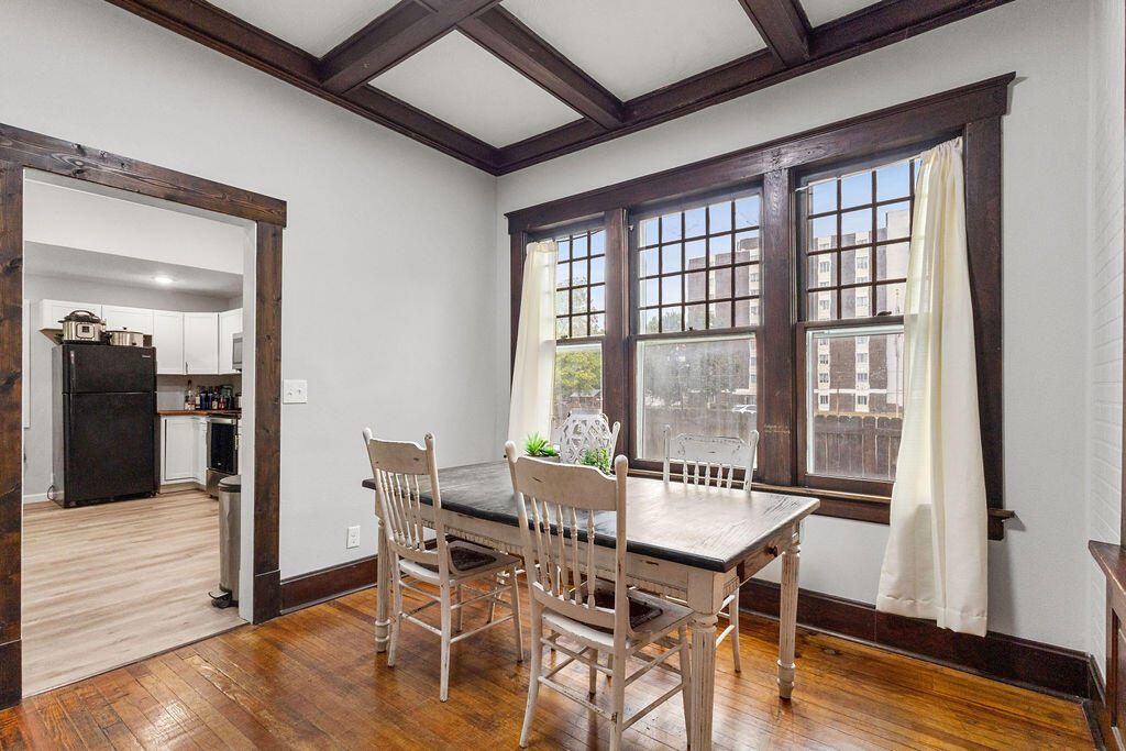 621 South Market Avenue Property Photo 10