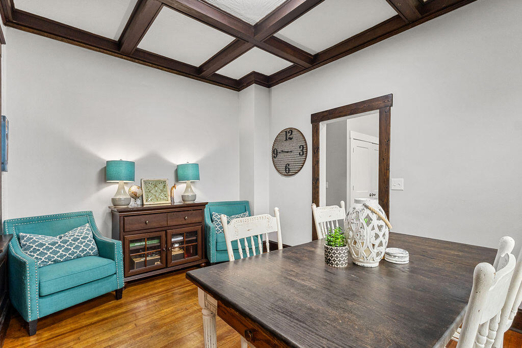 621 South Market Avenue Property Photo 11