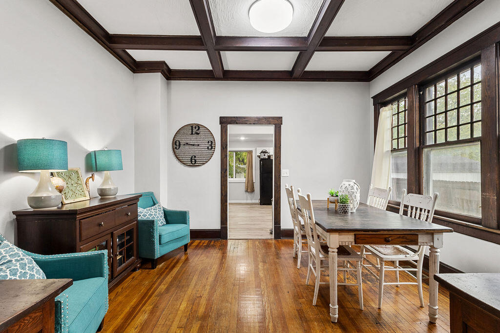 621 South Market Avenue Property Photo 12