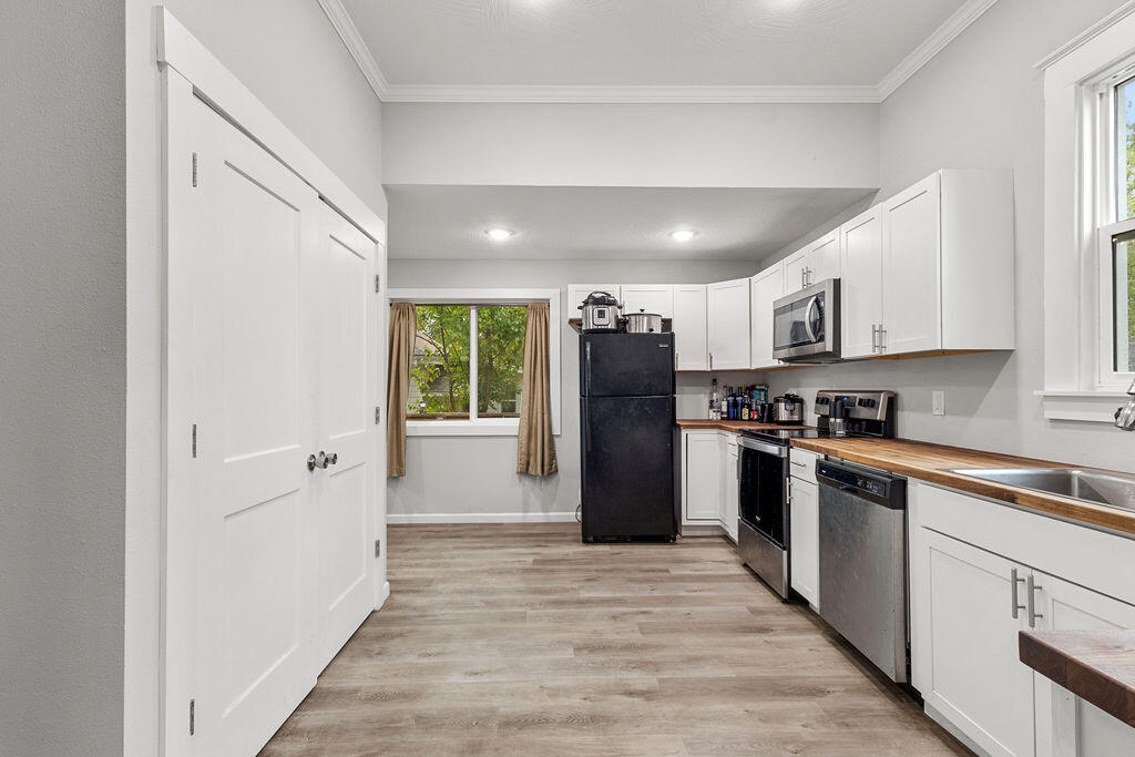 621 South Market Avenue Property Photo 13