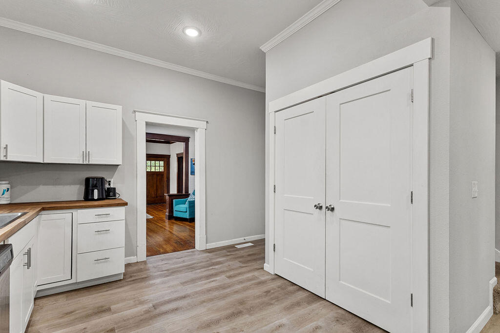 621 South Market Avenue Property Photo 17