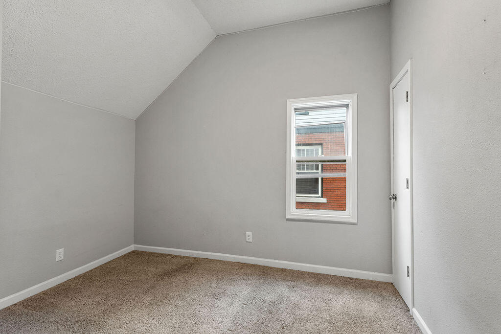 621 South Market Avenue Property Photo 27