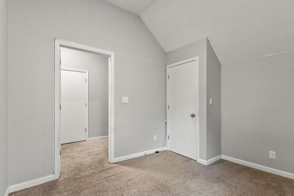 621 South Market Avenue Property Photo 28