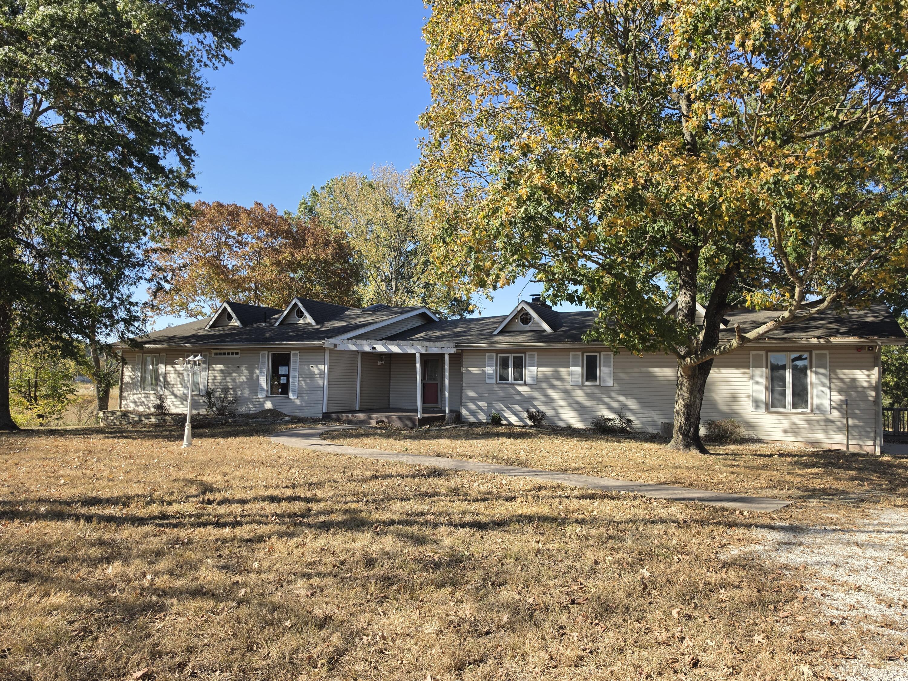 3905 West Farm Road 2 Property Photo 1