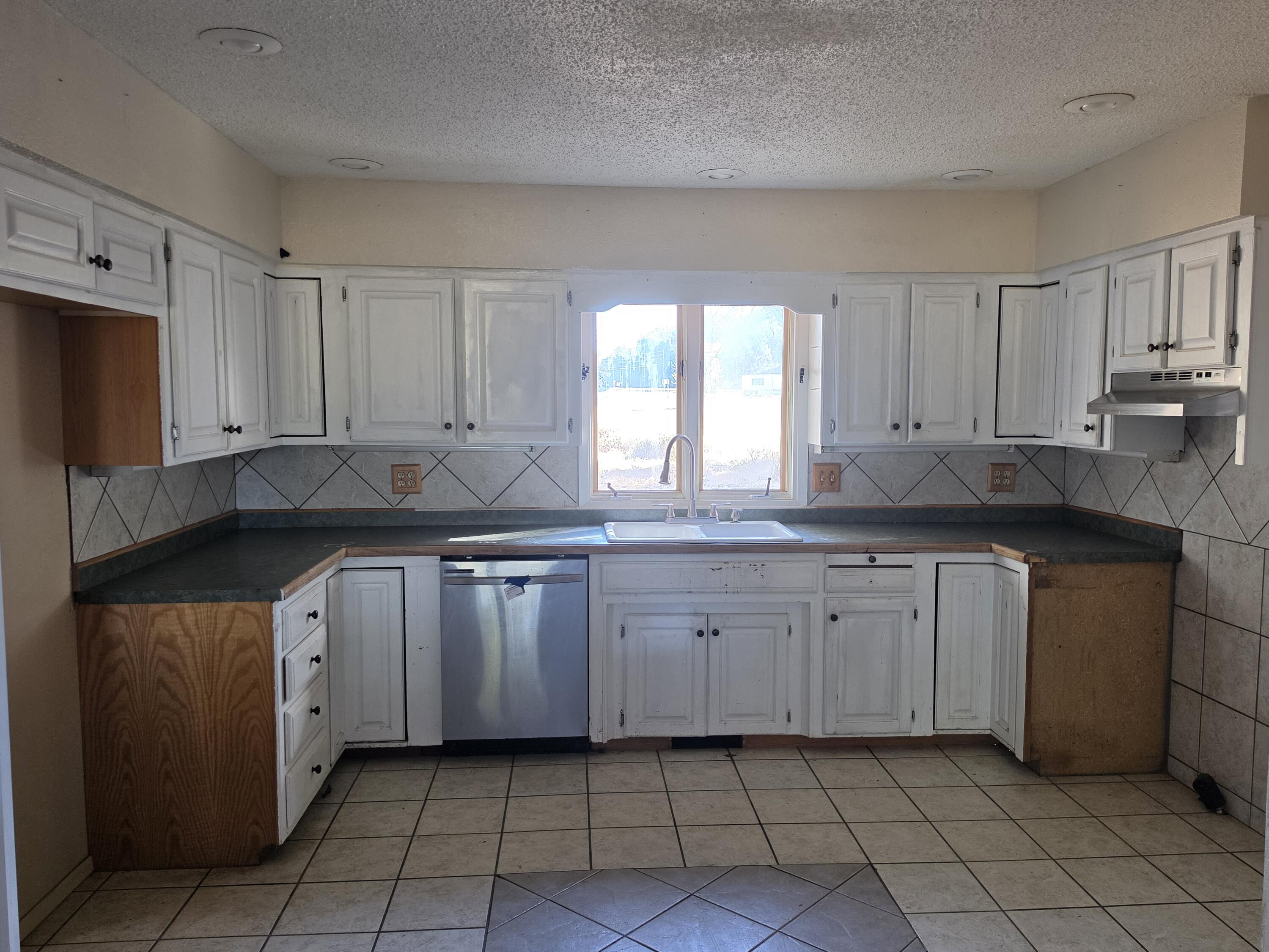 3905 West Farm Road 2 Property Photo 5