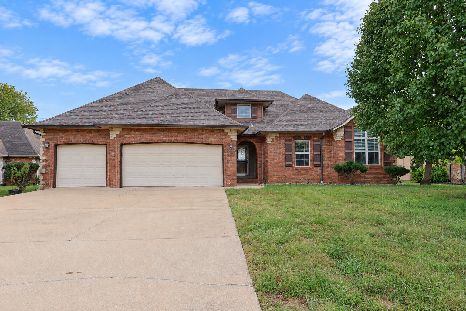 802 East Current Drive Property Photo 1
