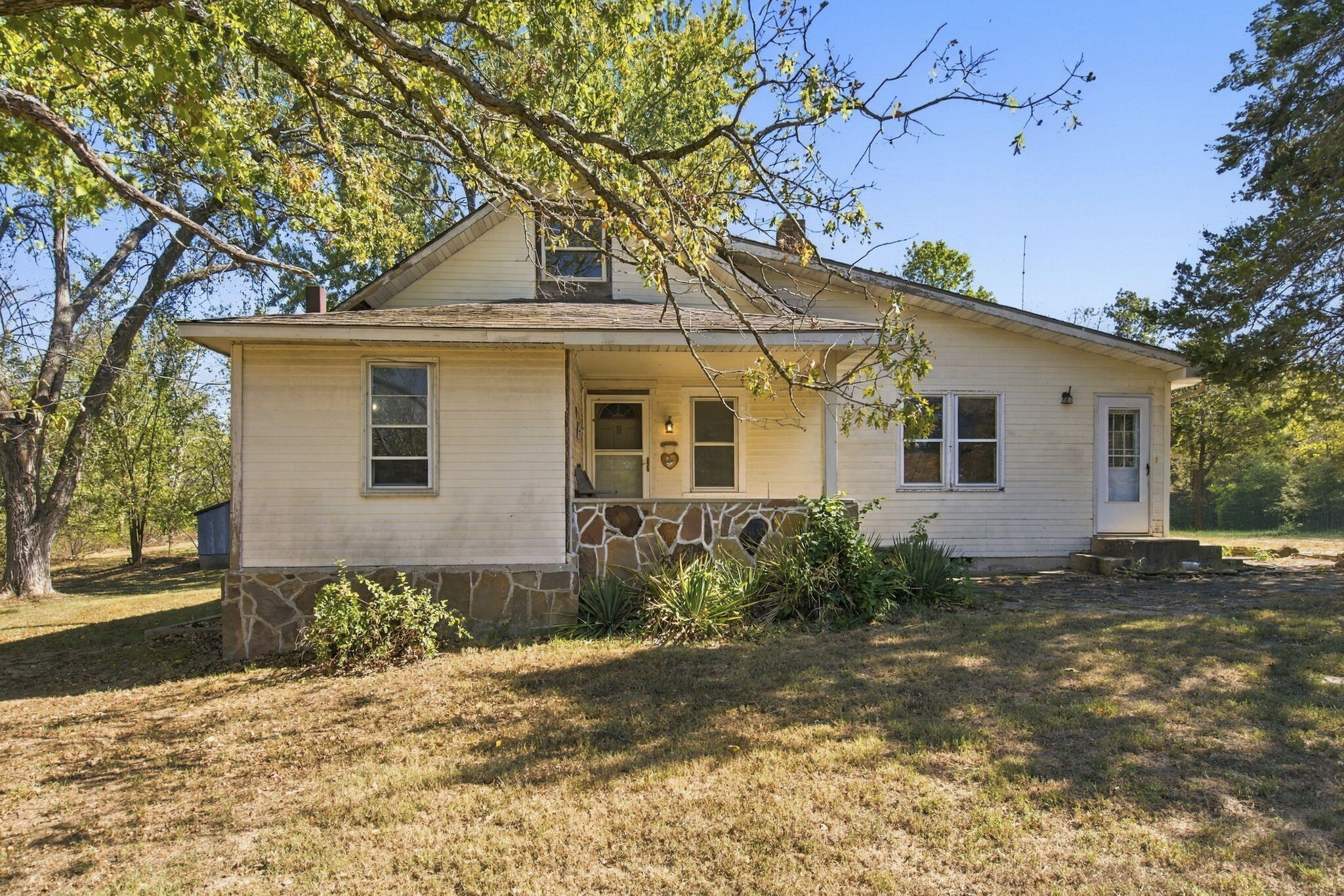 20619 Lawrence 2048 Property Photo 1