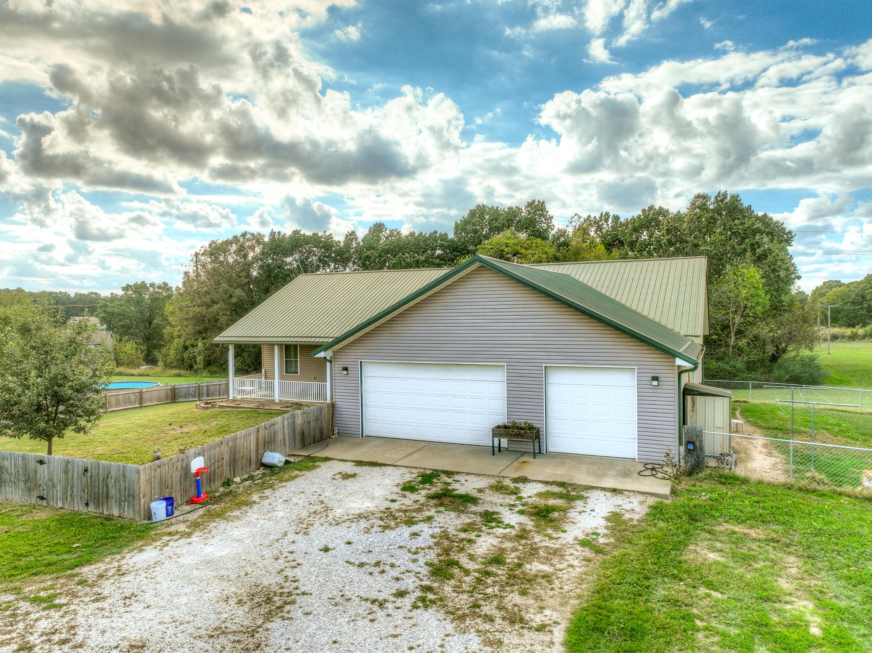 773 East Road Property Photo 2
