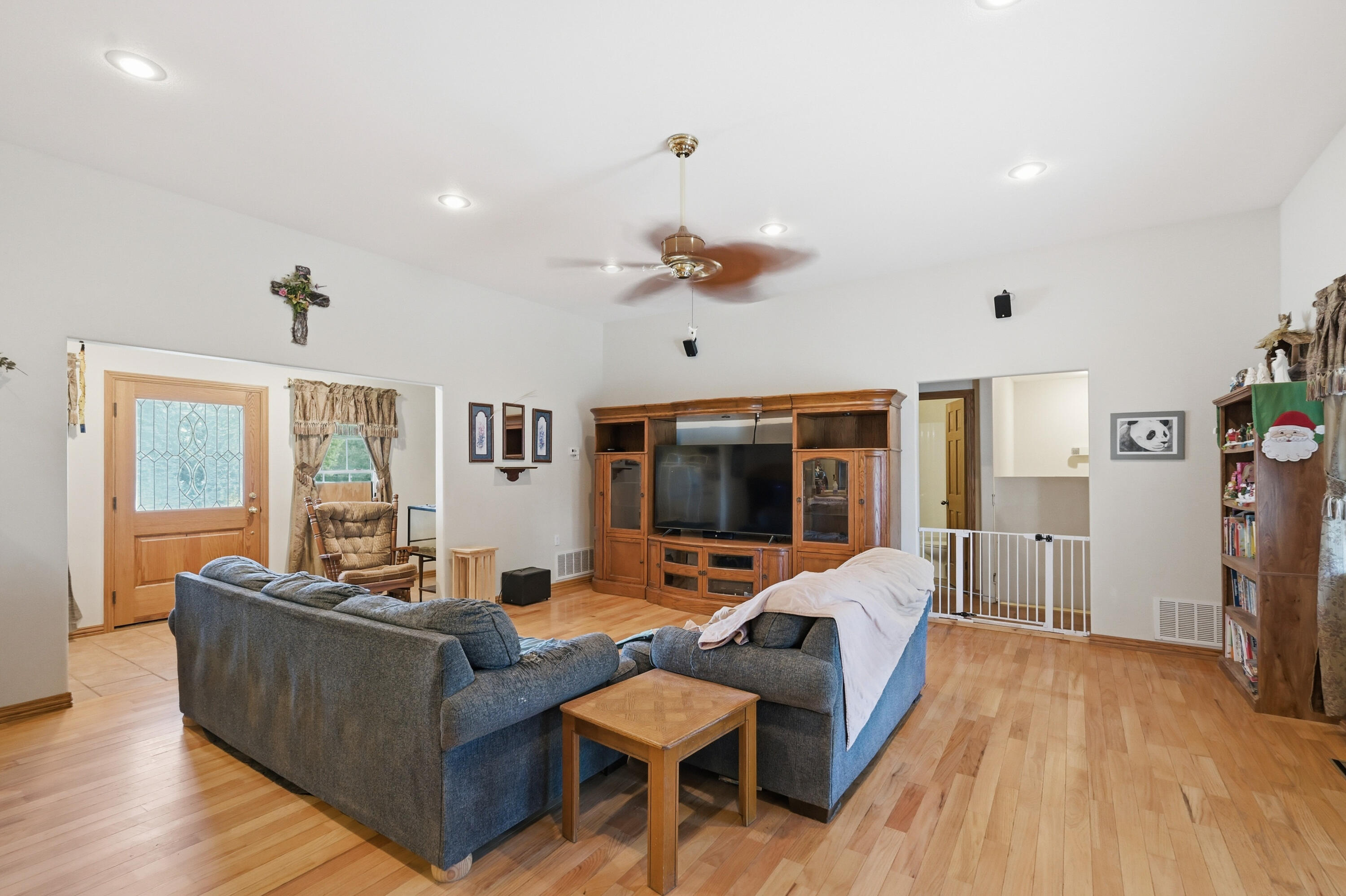 773 East Road Property Photo 4