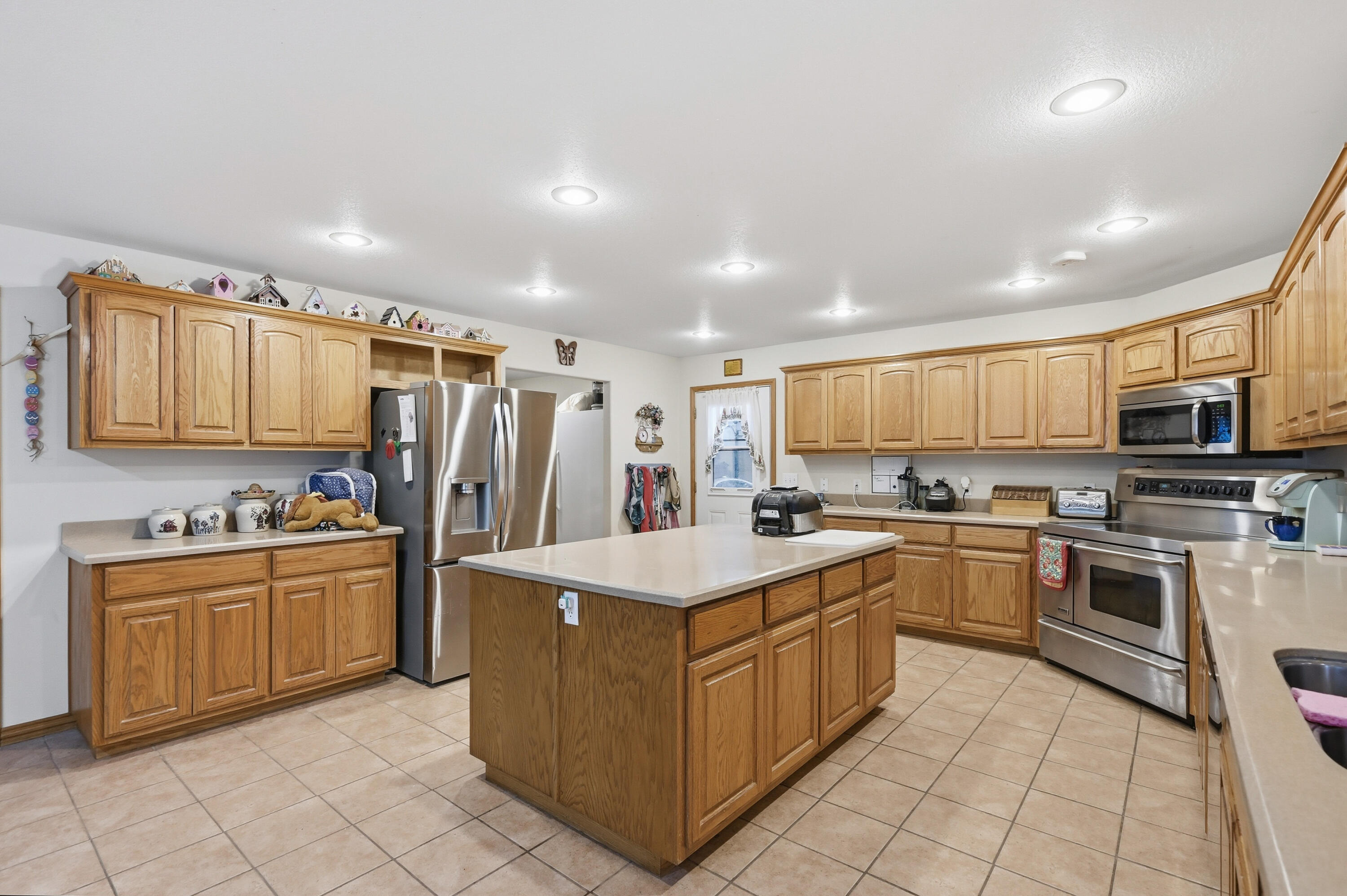 773 East Road Property Photo 5