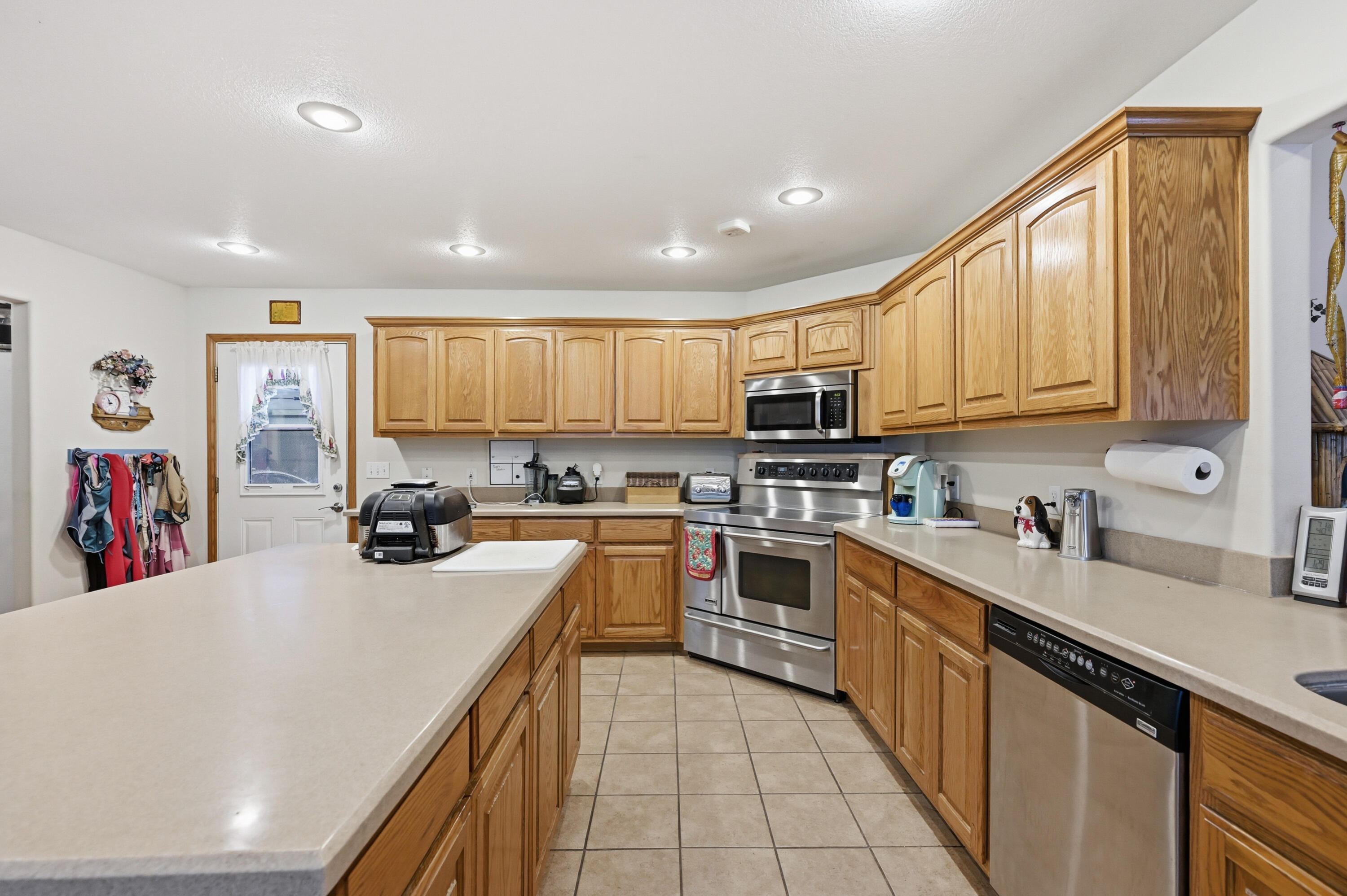 773 East Road Property Photo 7